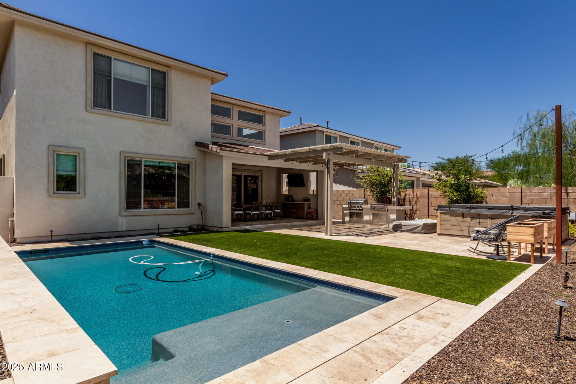3428 E LOUISE Drive