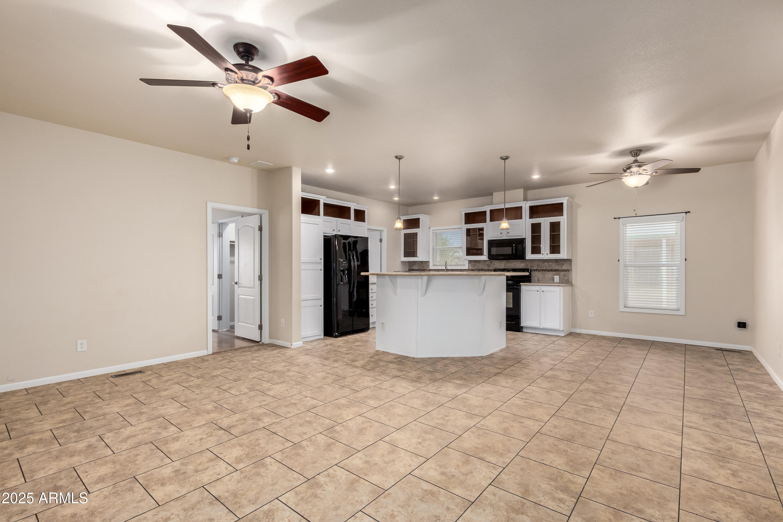 2000 S Apache Road, 78