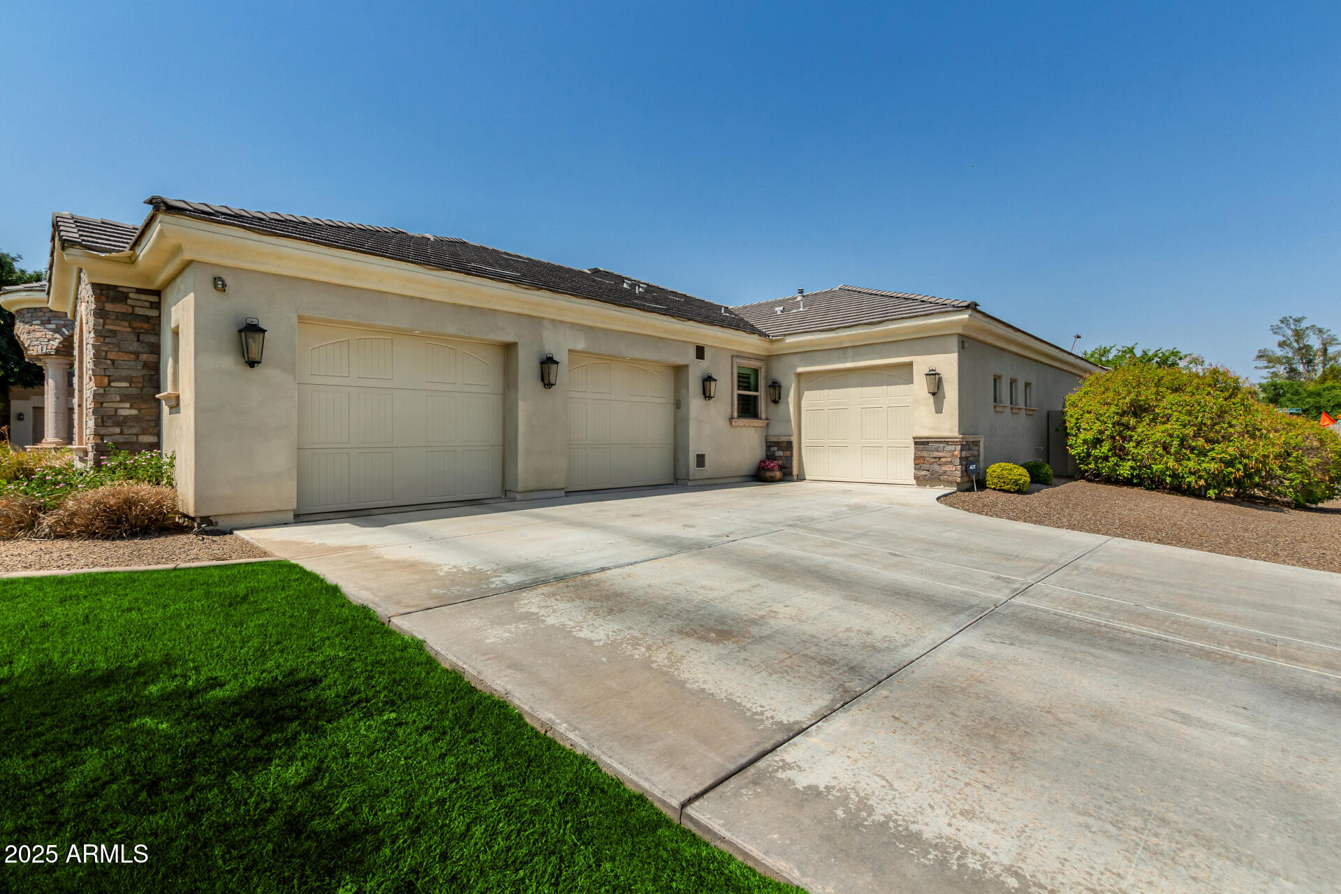 330 N PORTLAND Avenue