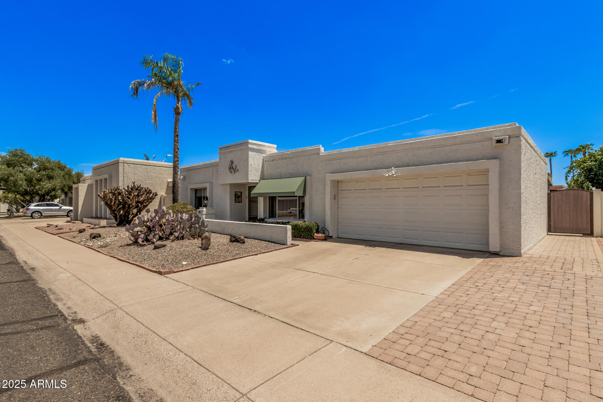 831 E VILLA RITA Drive