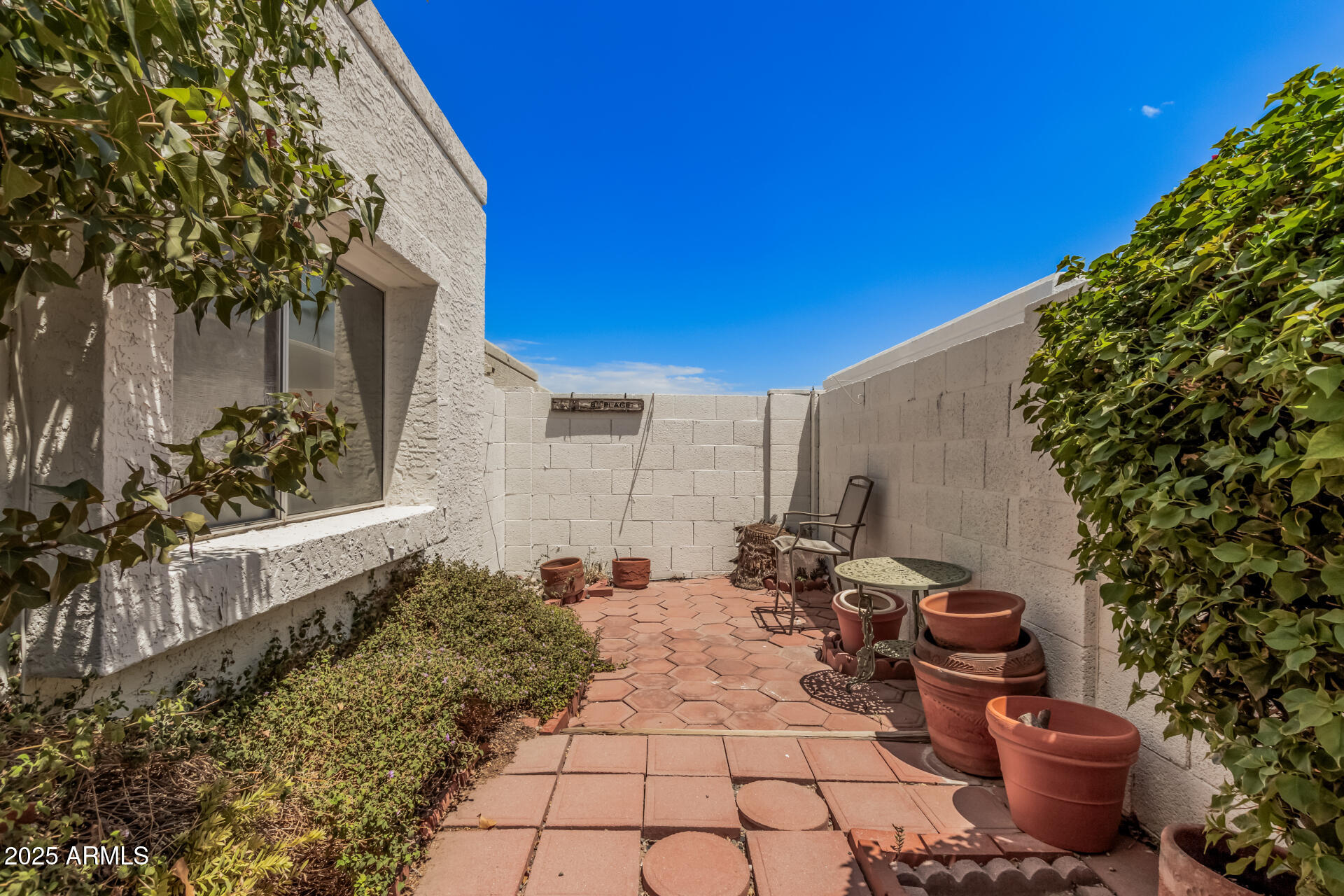 831 E VILLA RITA Drive