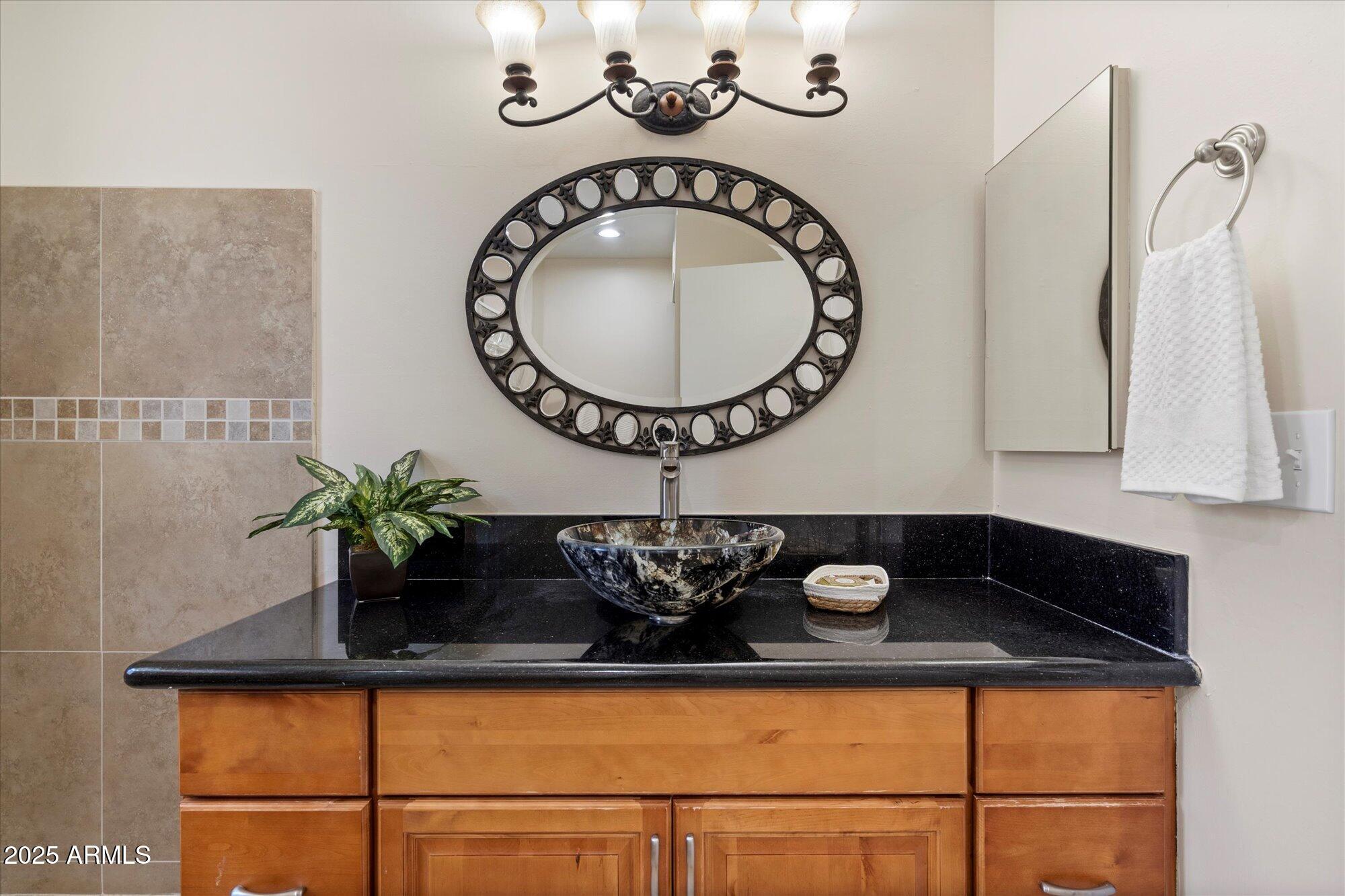 719 E ORANGEWOOD Avenue