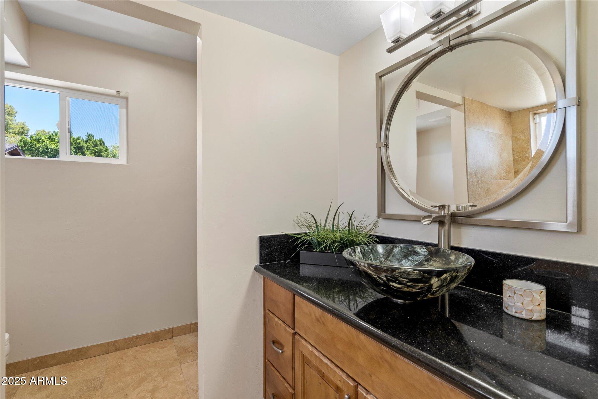 719 E ORANGEWOOD Avenue