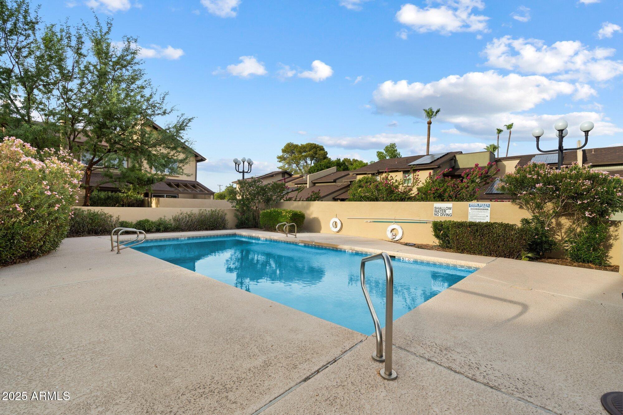 719 E ORANGEWOOD Avenue