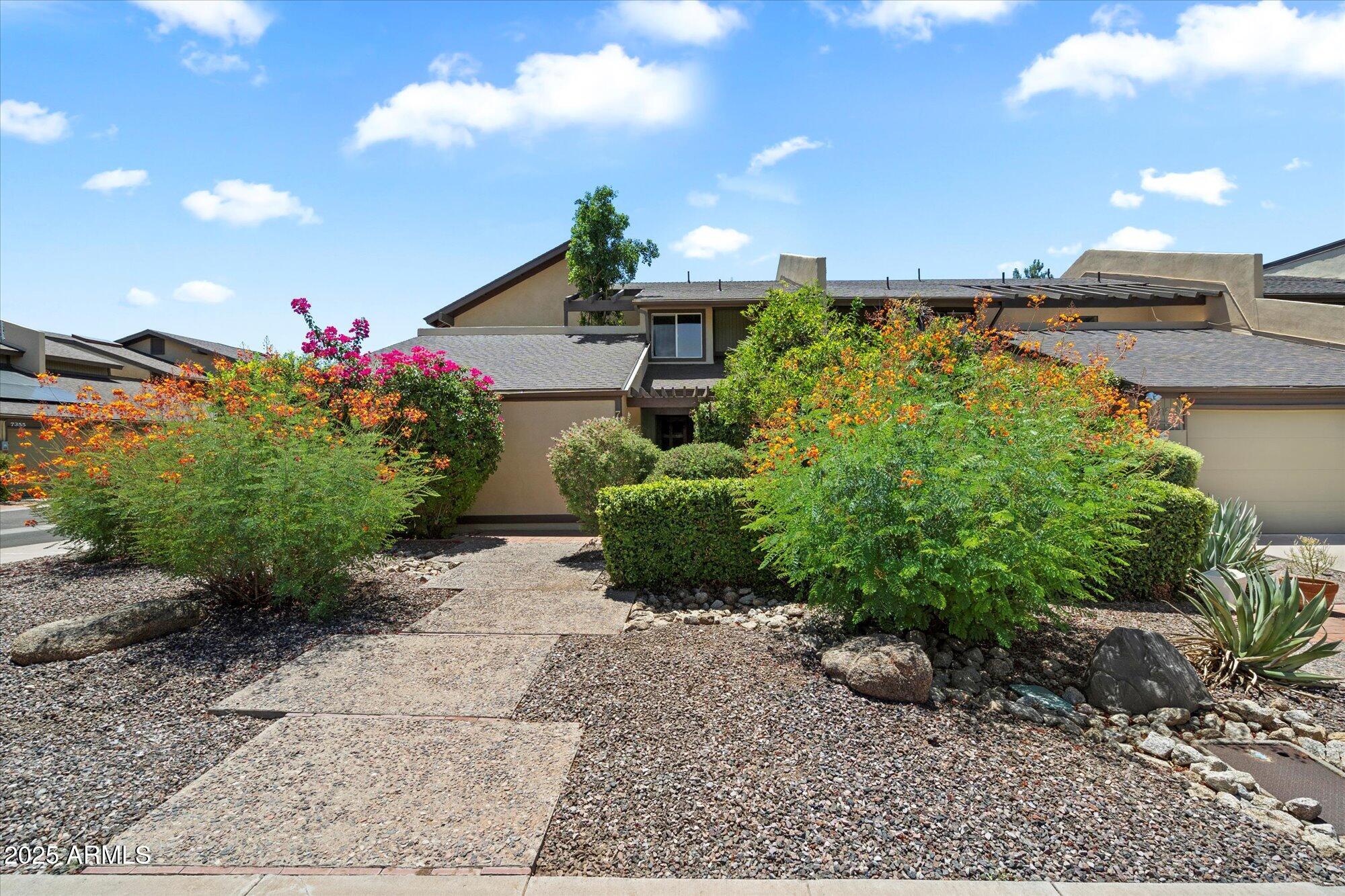 719 E ORANGEWOOD Avenue