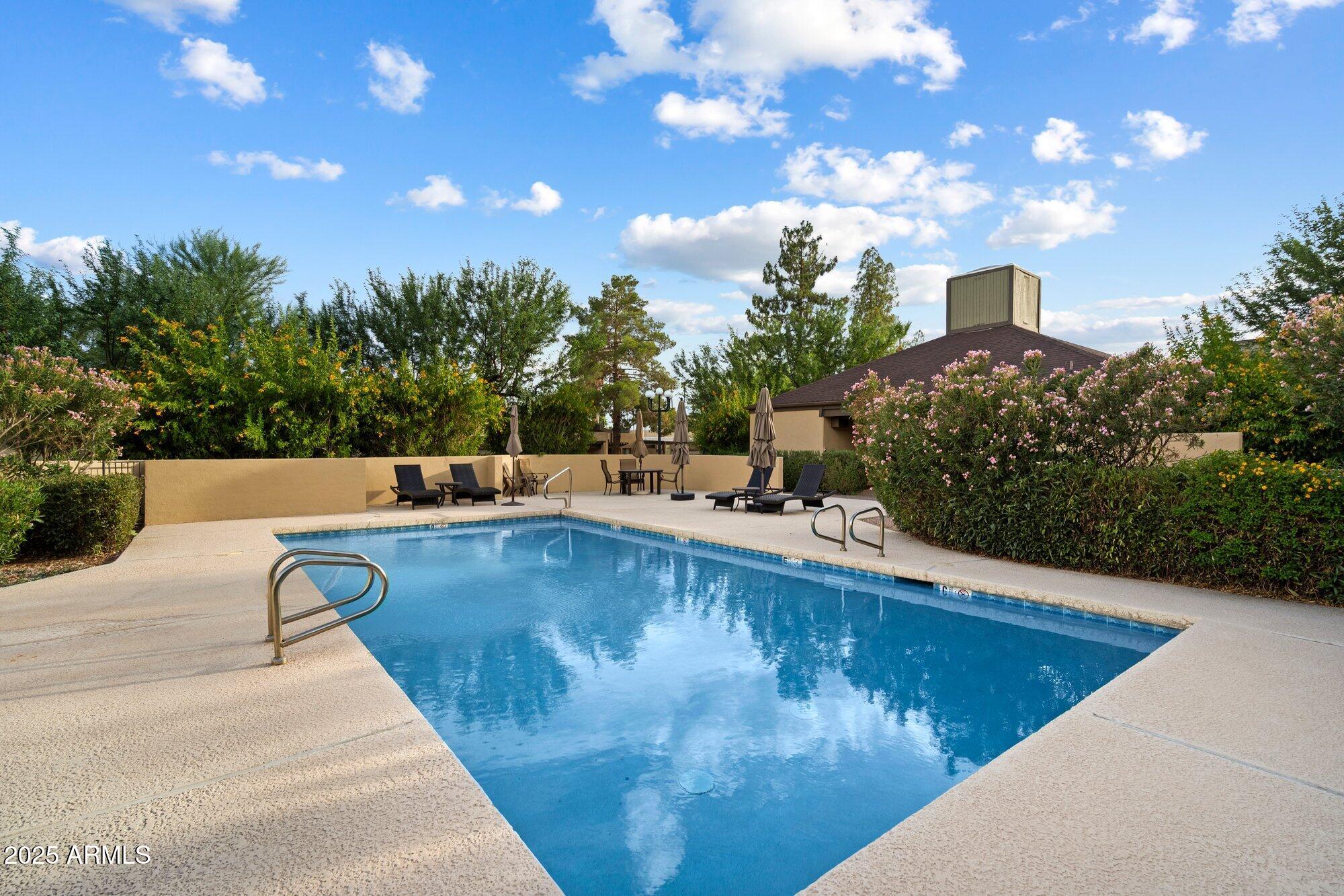 719 E ORANGEWOOD Avenue