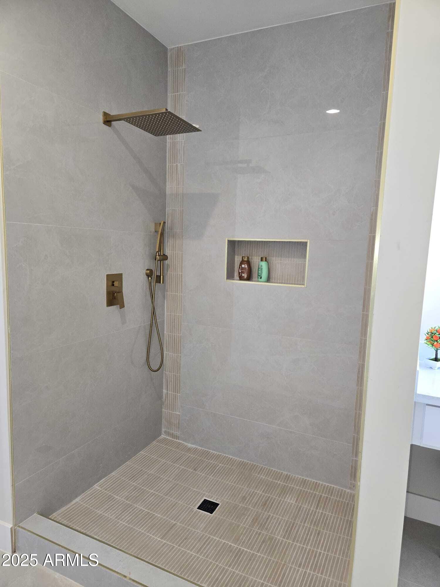 38515 W MONTEBELLO Avenue