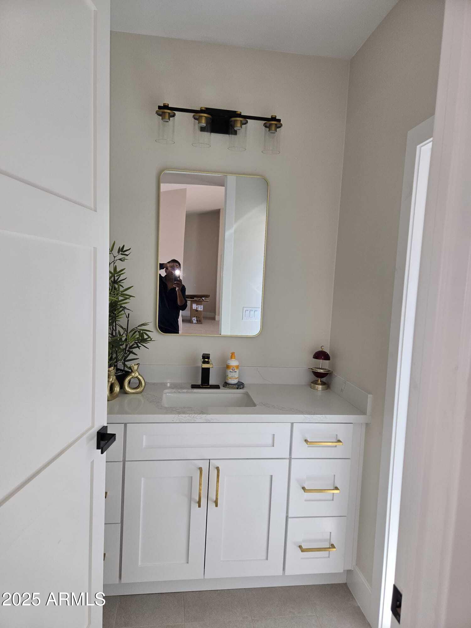 38515 W MONTEBELLO Avenue