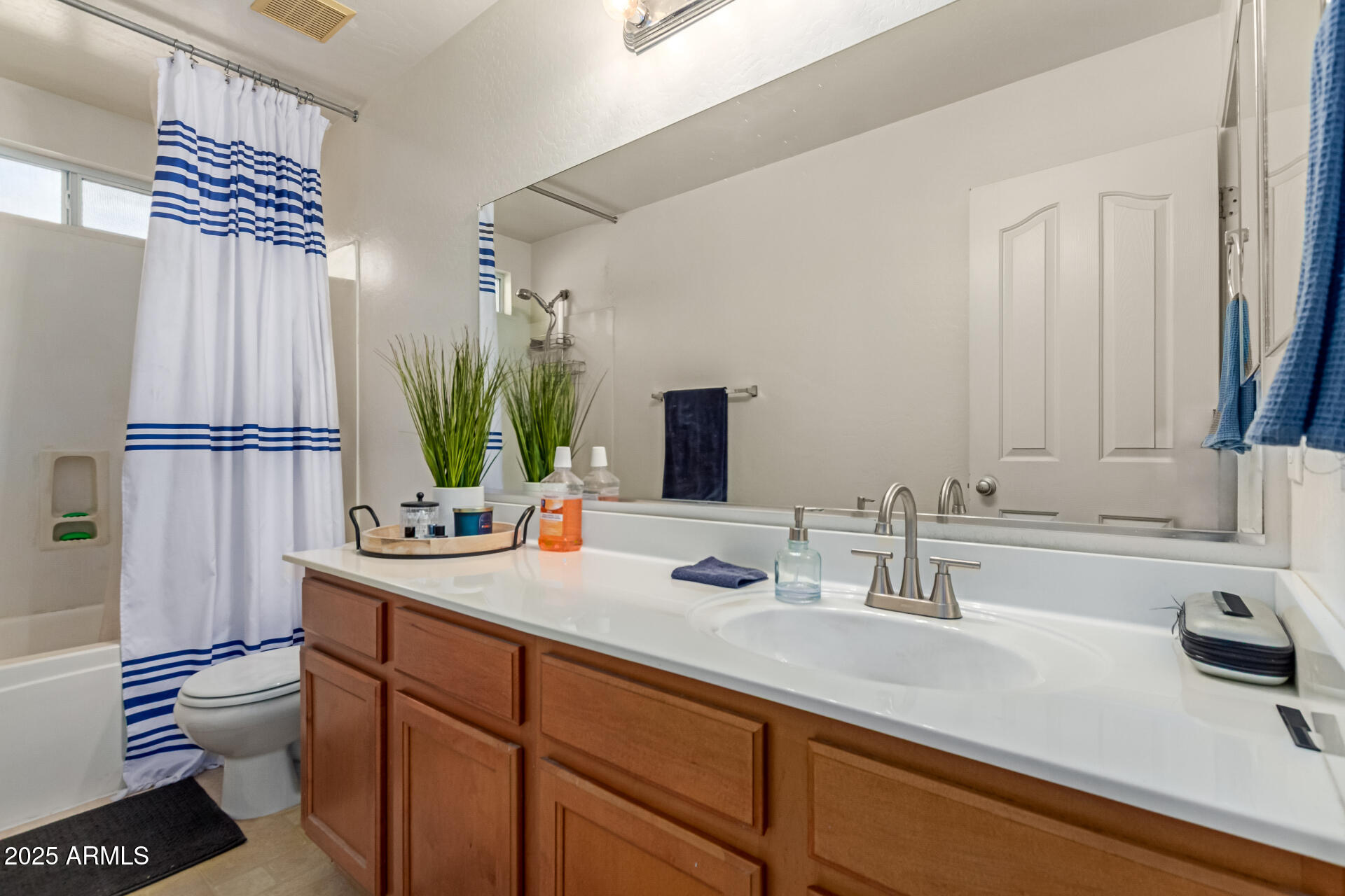 11530 W OGLESBY Avenue