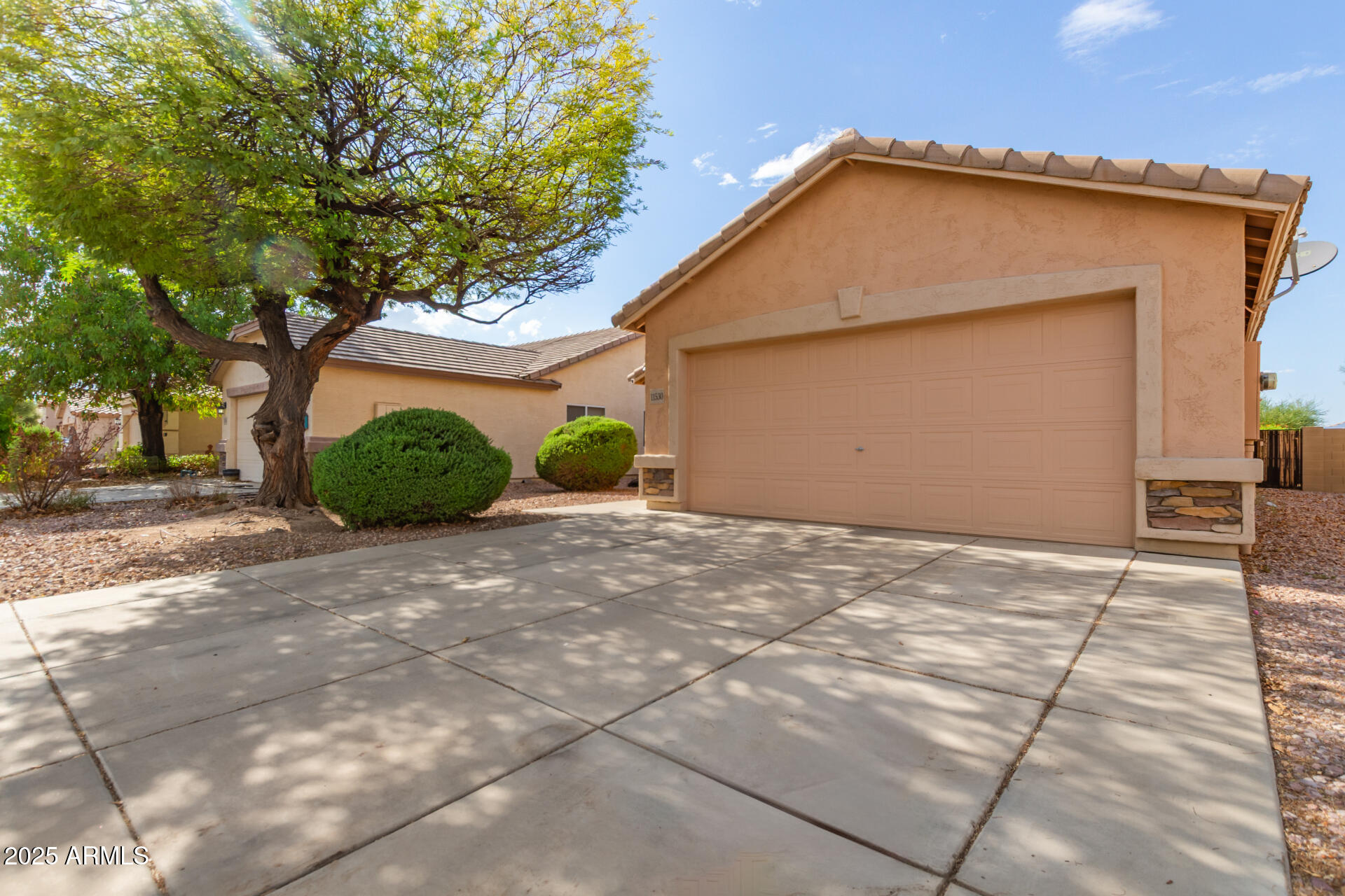 11530 W OGLESBY Avenue