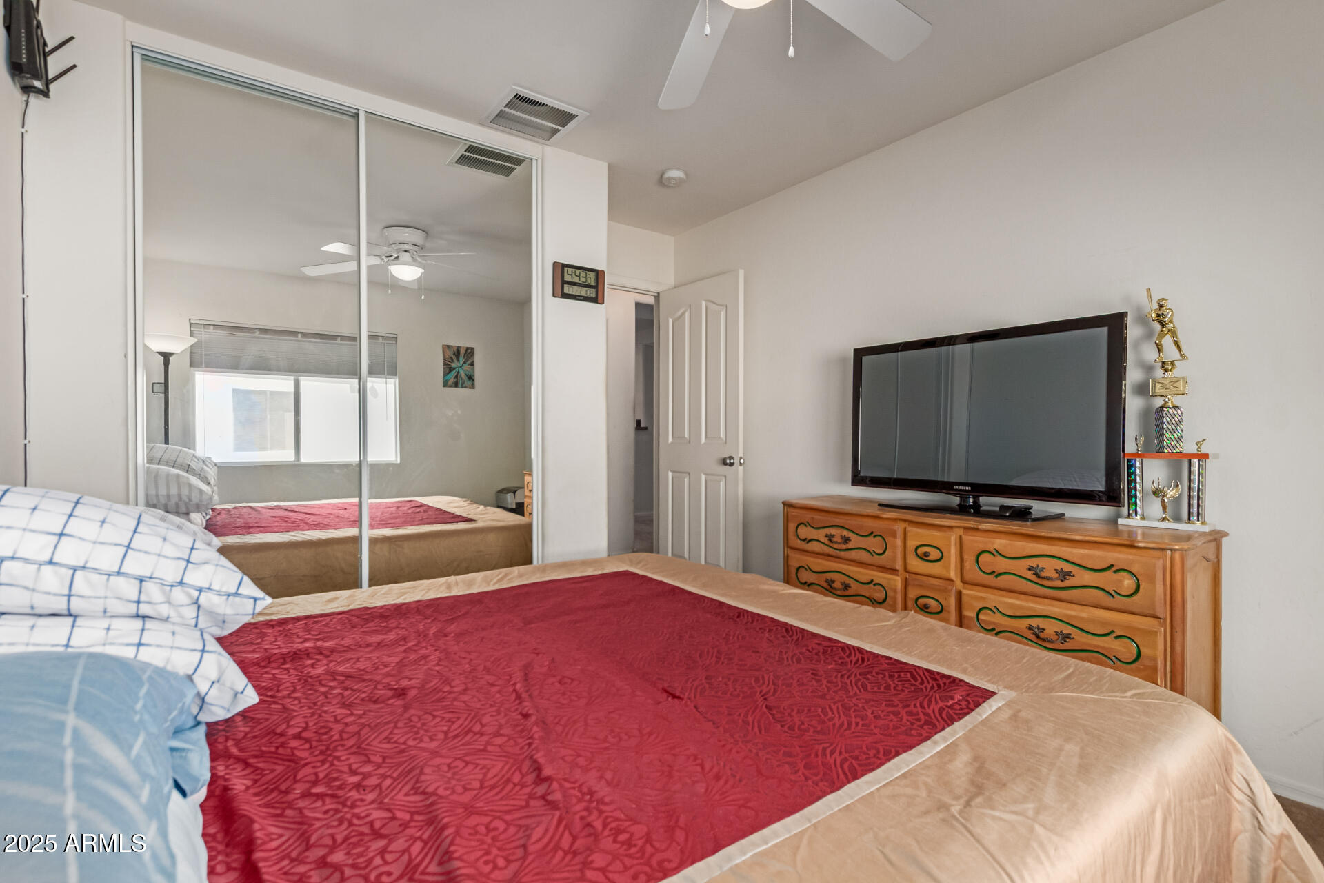 11530 W OGLESBY Avenue