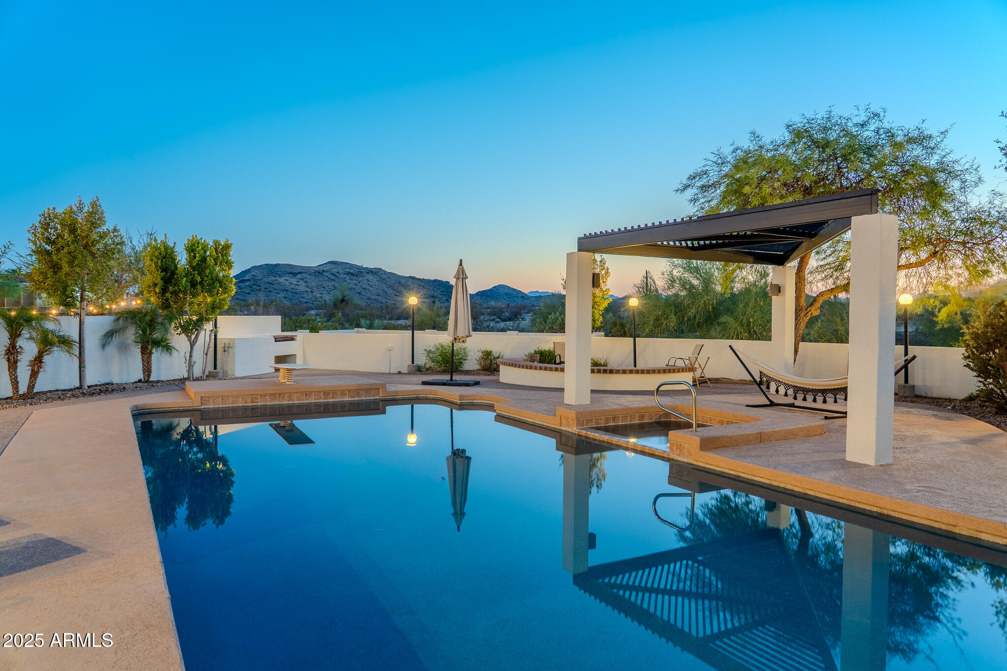 3305 E CHEROKEE Street