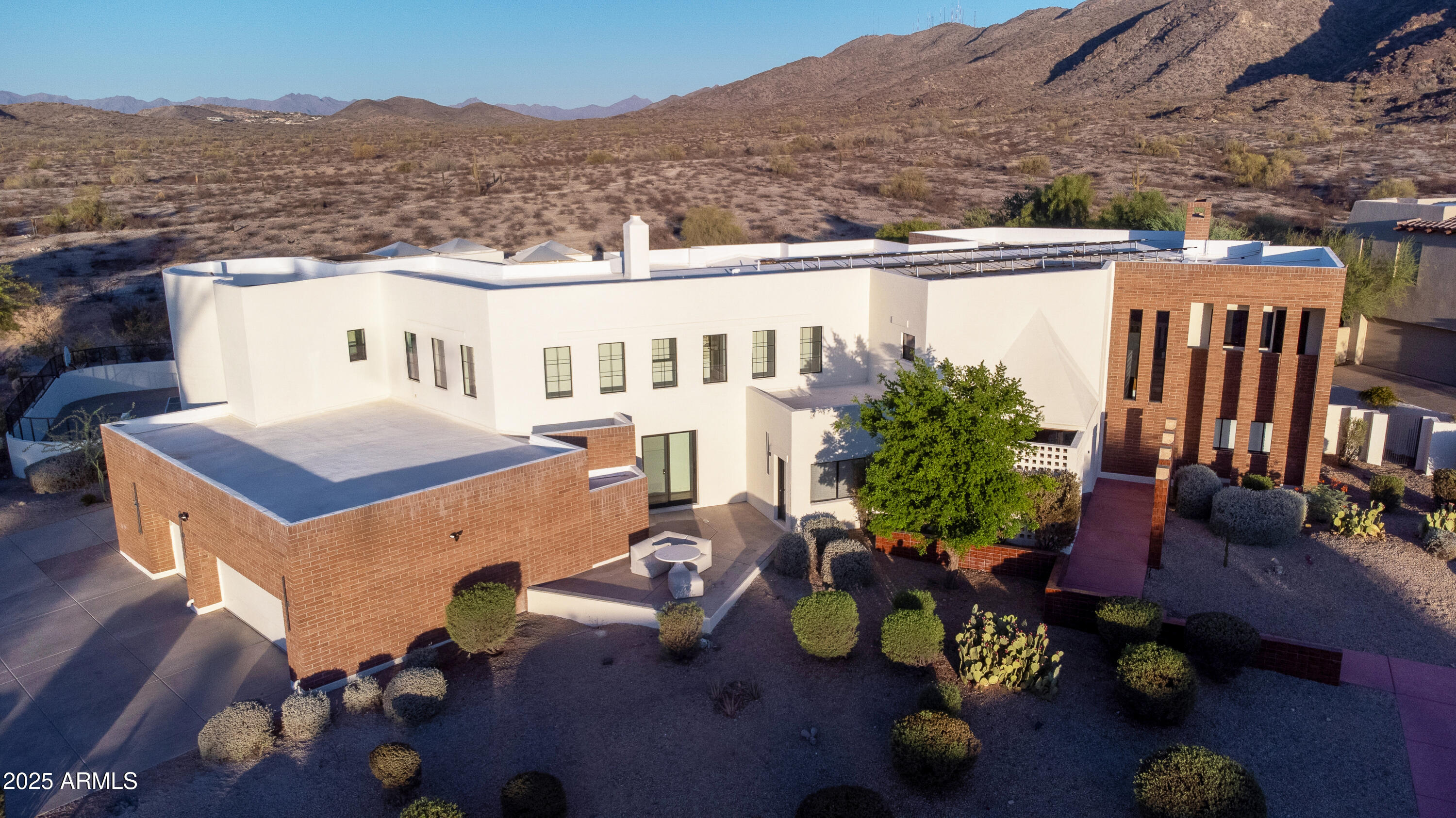 3305 E CHEROKEE Street