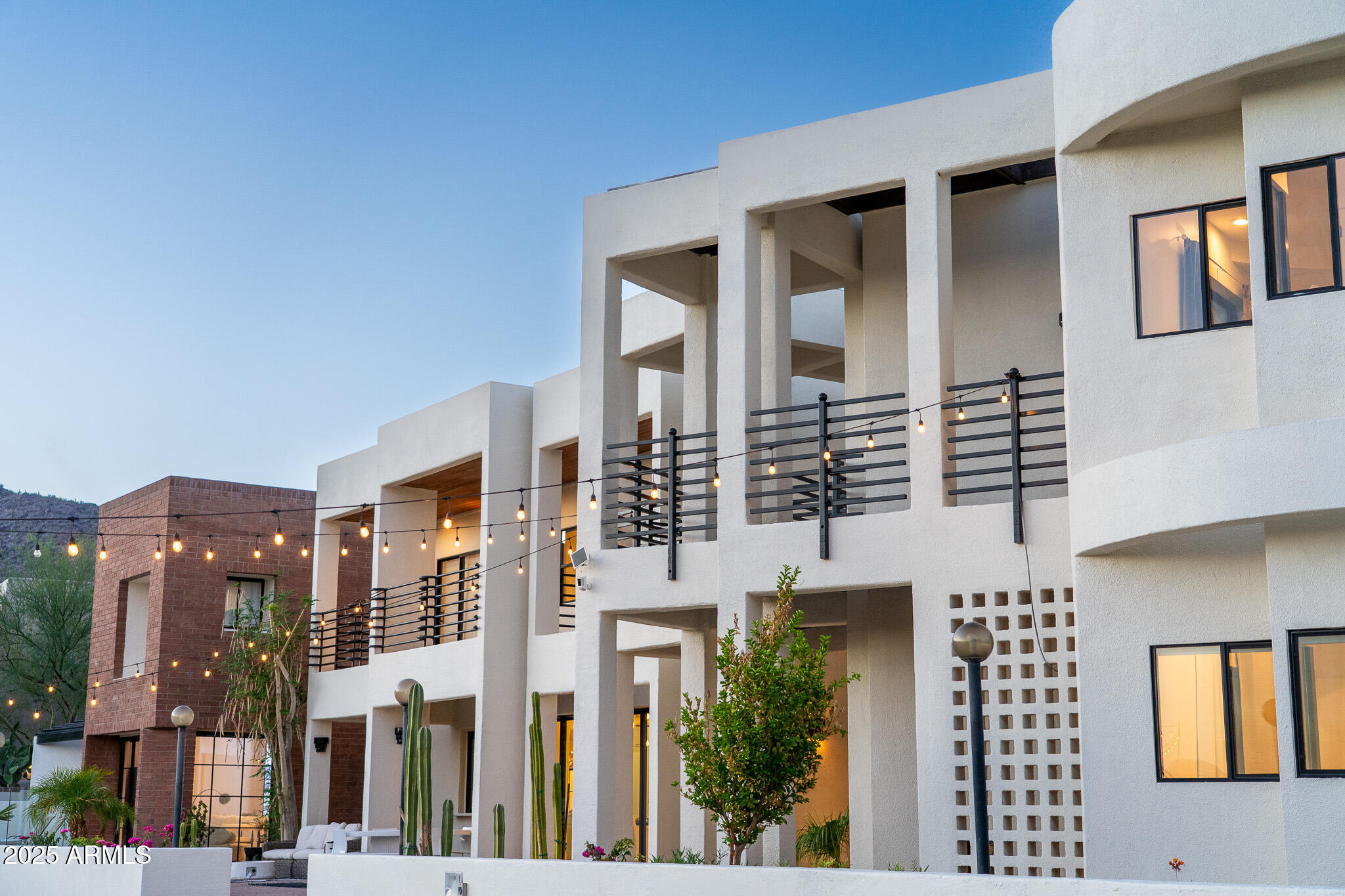 3305 E CHEROKEE Street