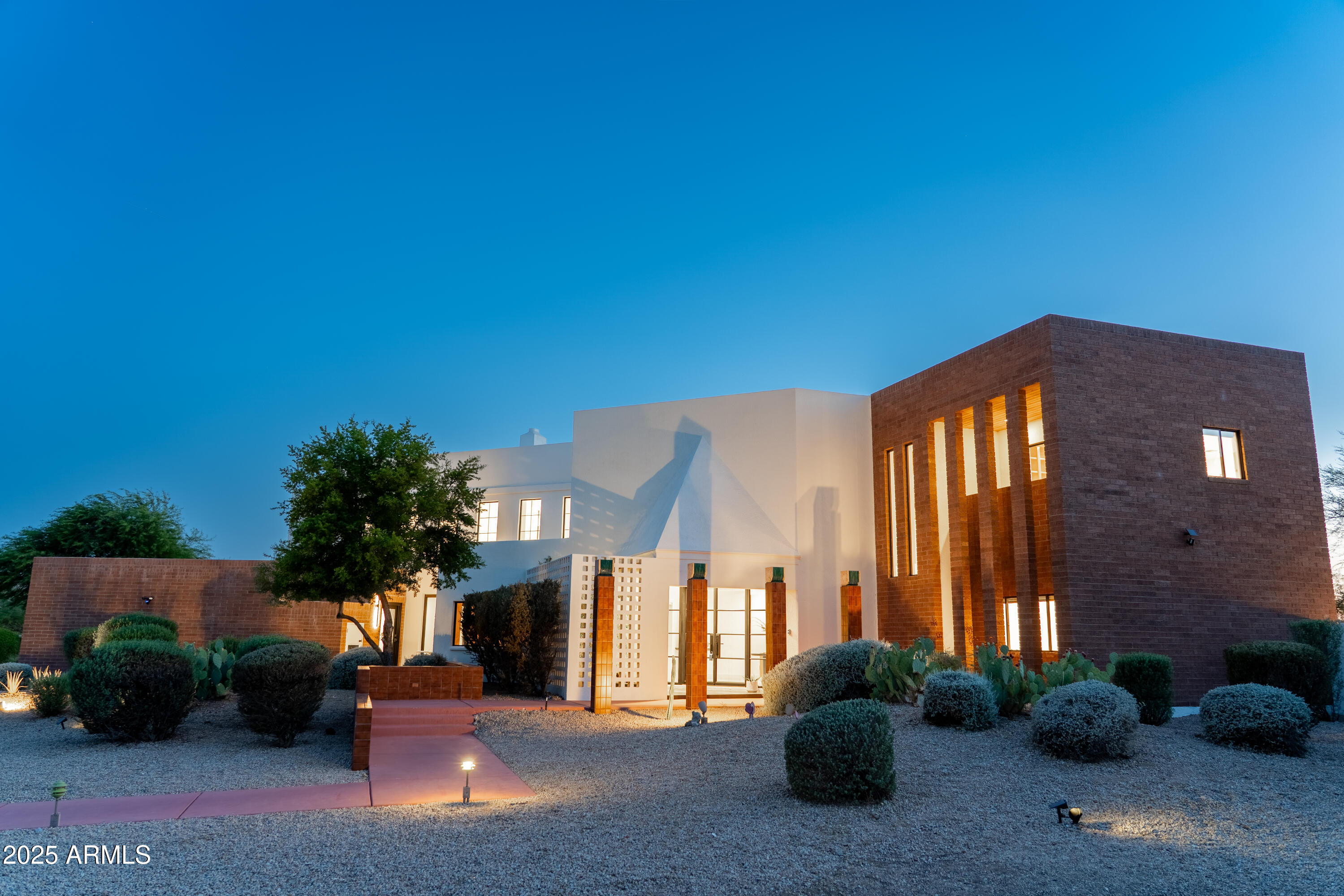 3305 E CHEROKEE Street