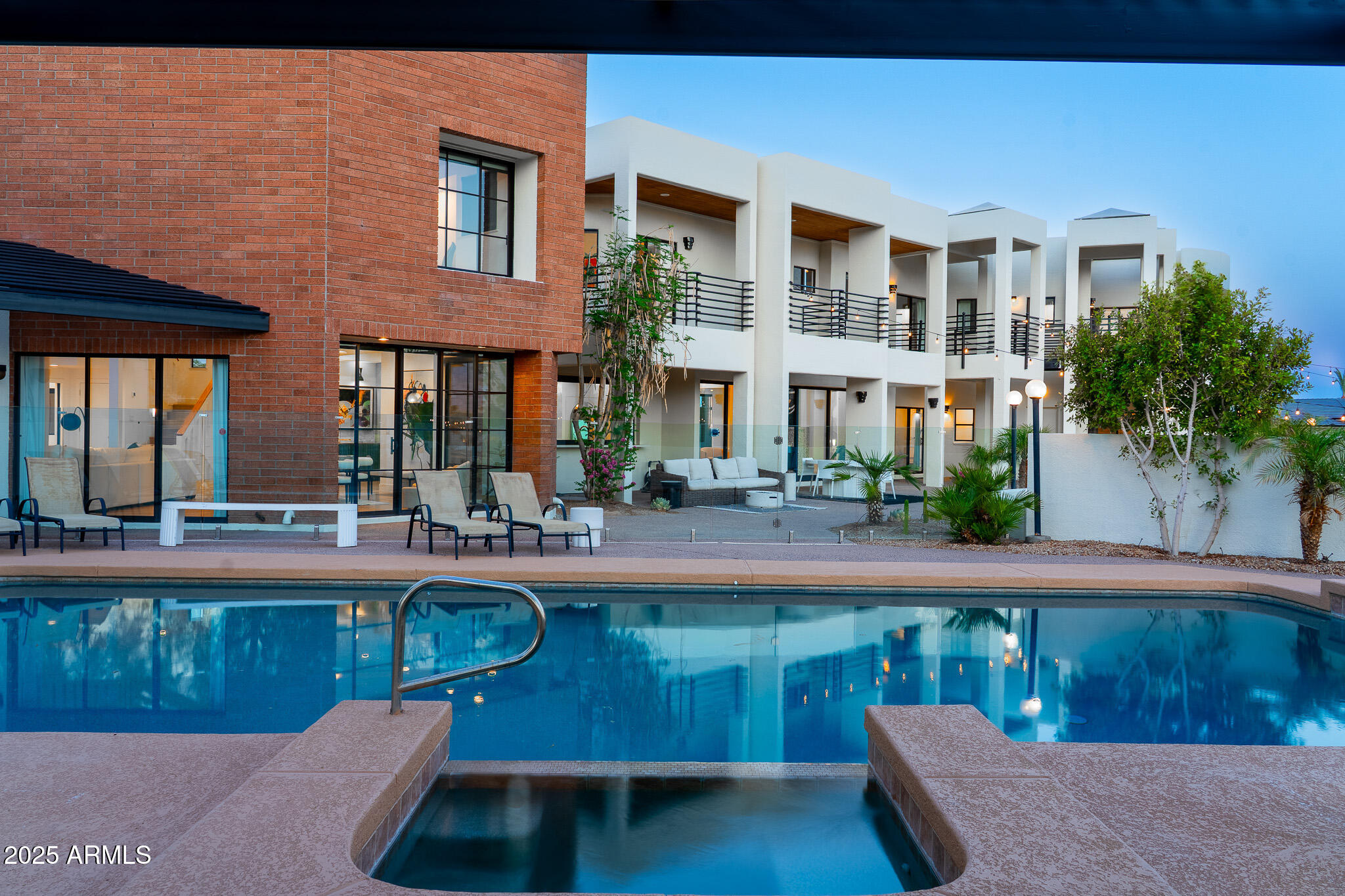 3305 E CHEROKEE Street