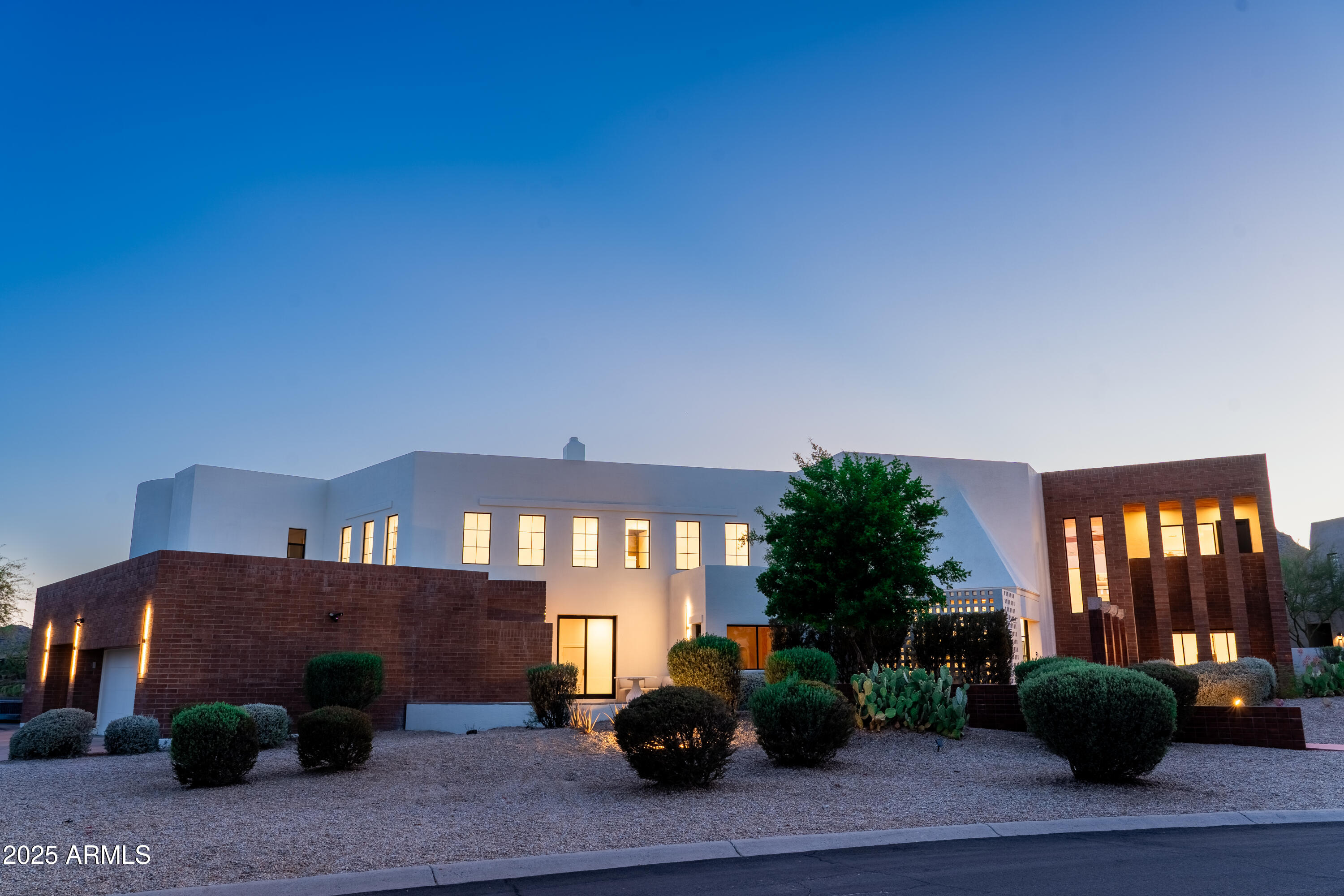 3305 E CHEROKEE Street