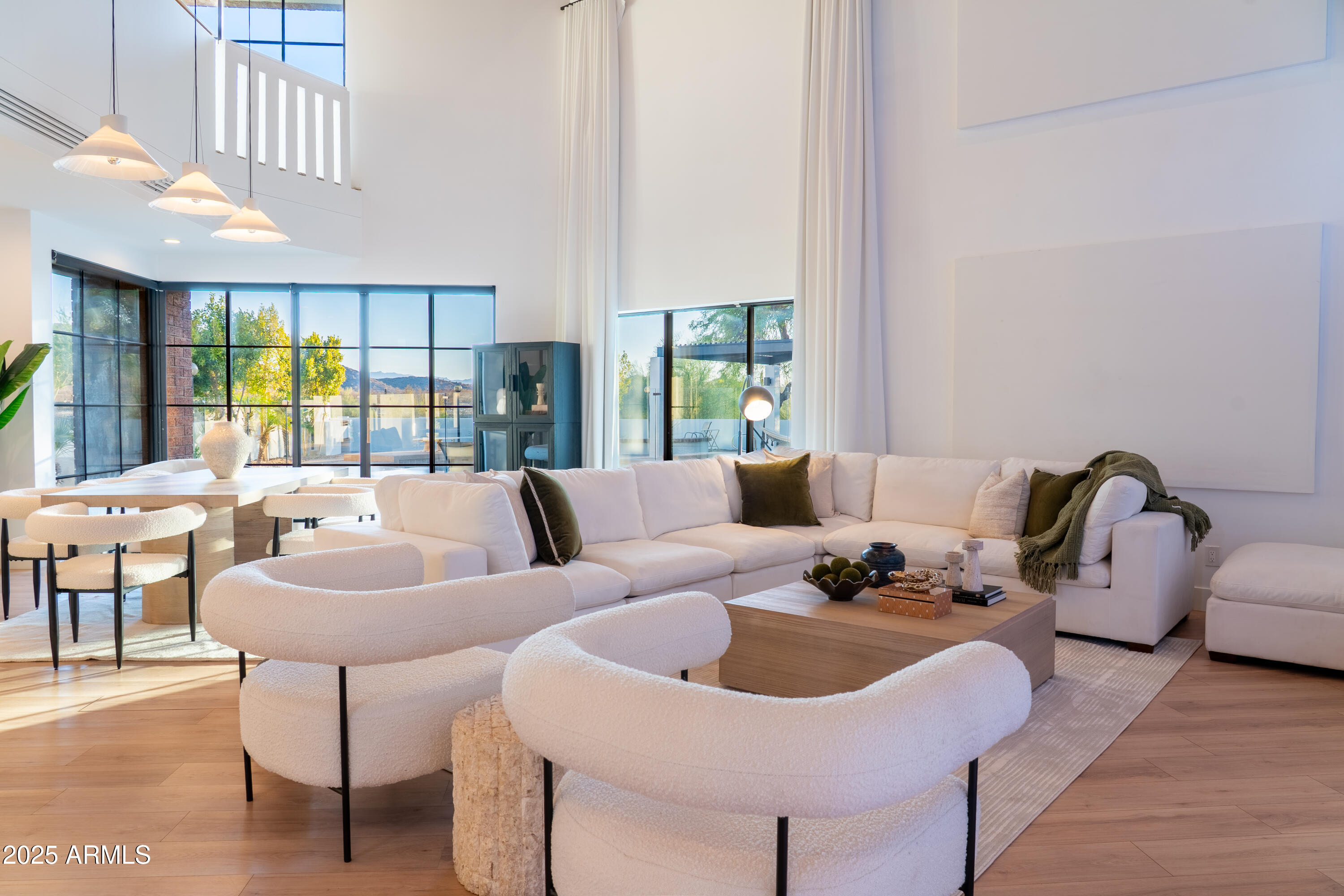 3305 E CHEROKEE Street