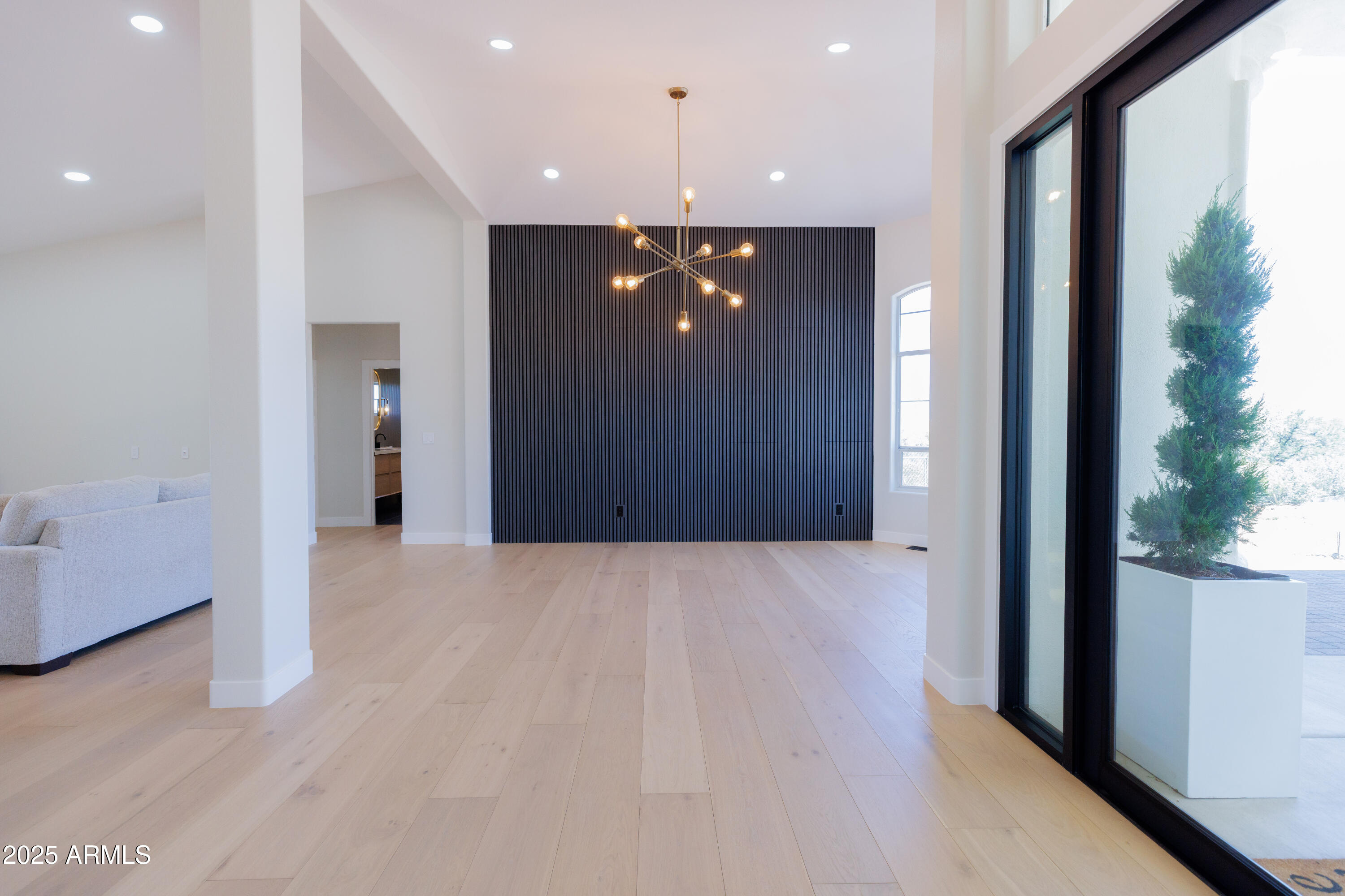 8850 N VALLEY OAK Drive