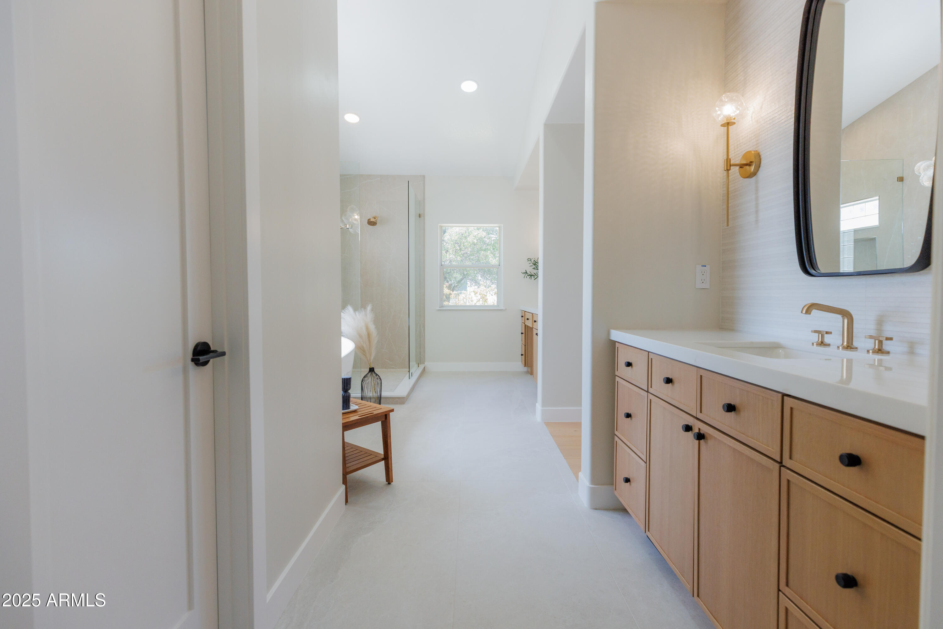 8850 N VALLEY OAK Drive