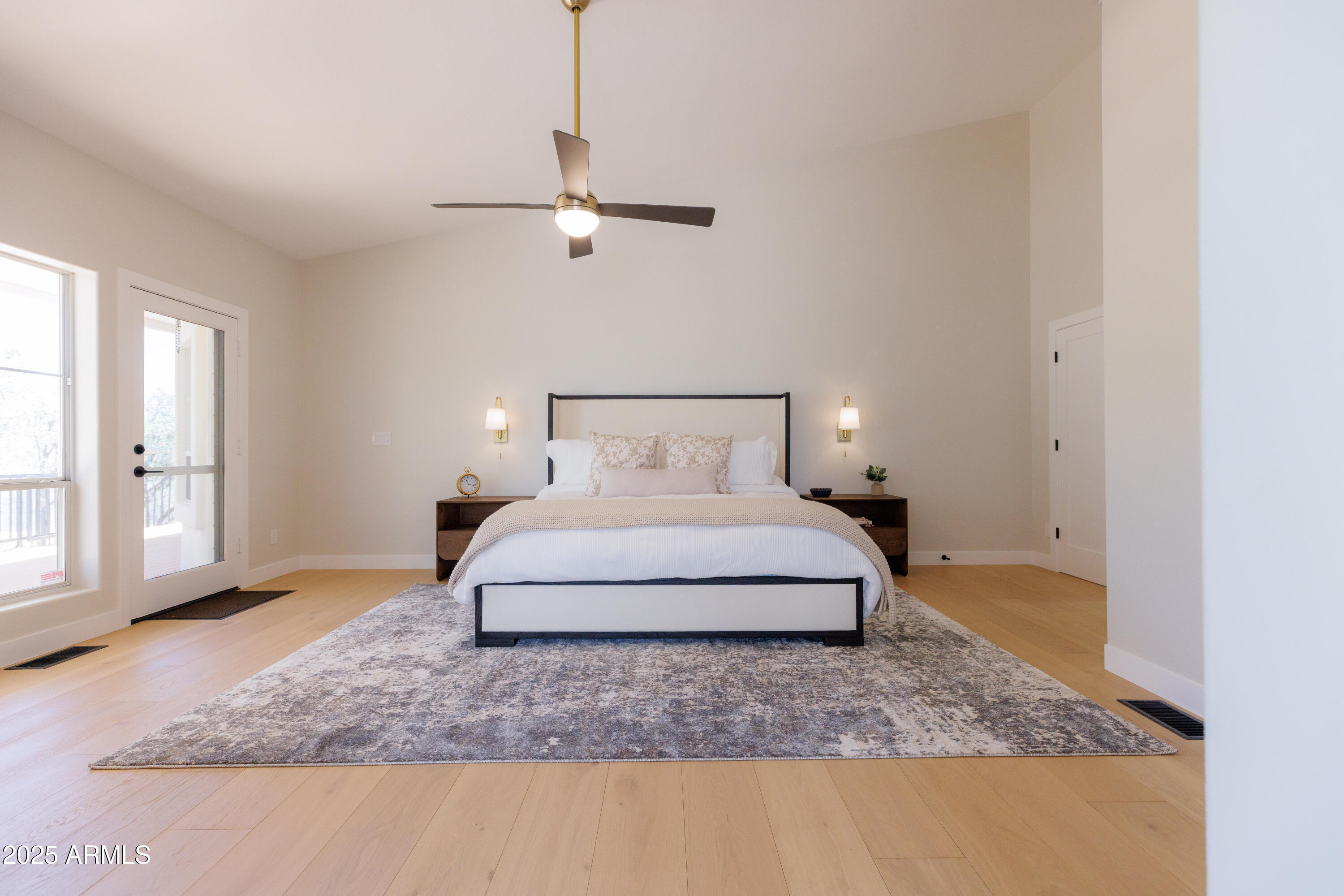 8850 N VALLEY OAK Drive