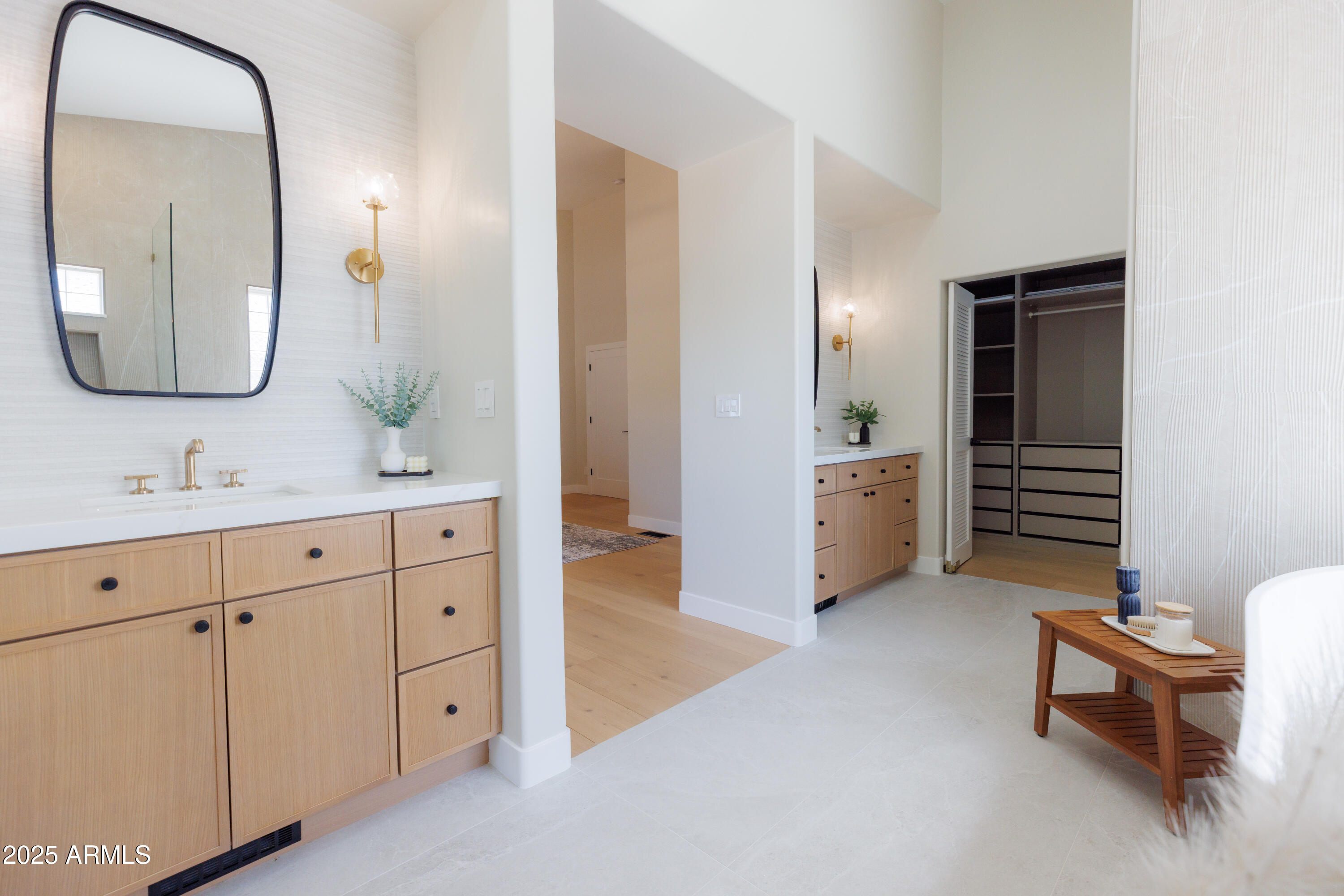 8850 N VALLEY OAK Drive