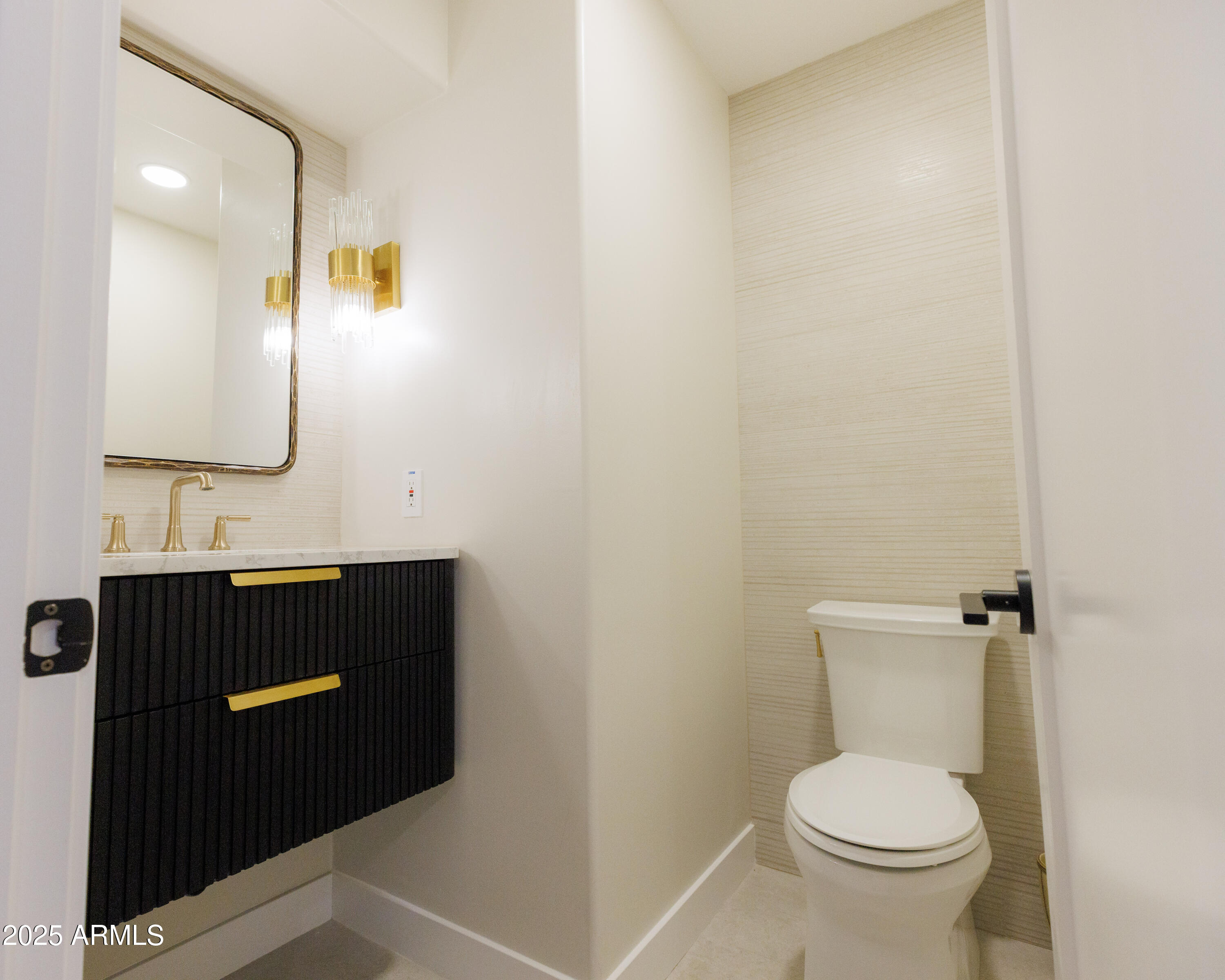 8850 N VALLEY OAK Drive