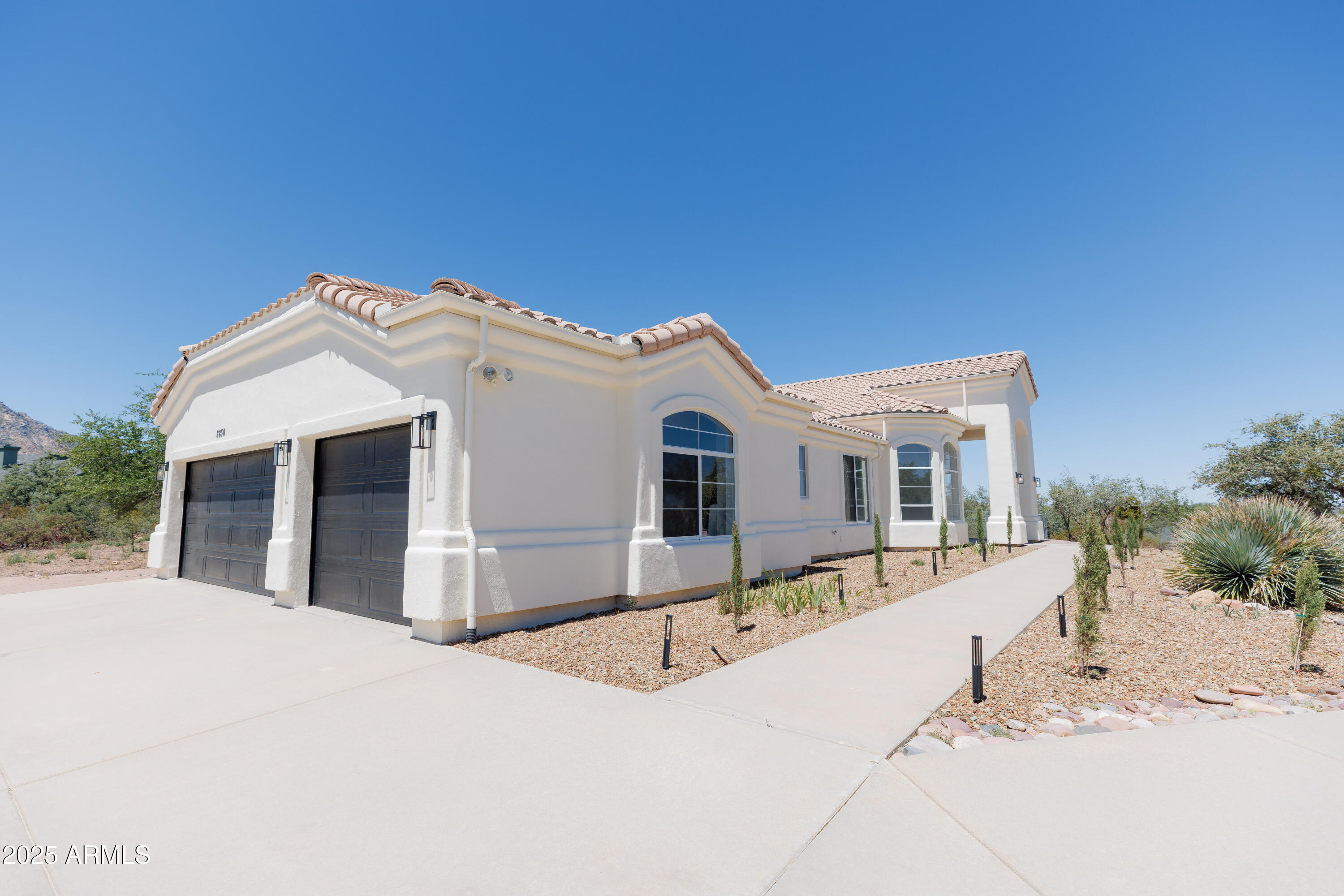 8850 N VALLEY OAK Drive