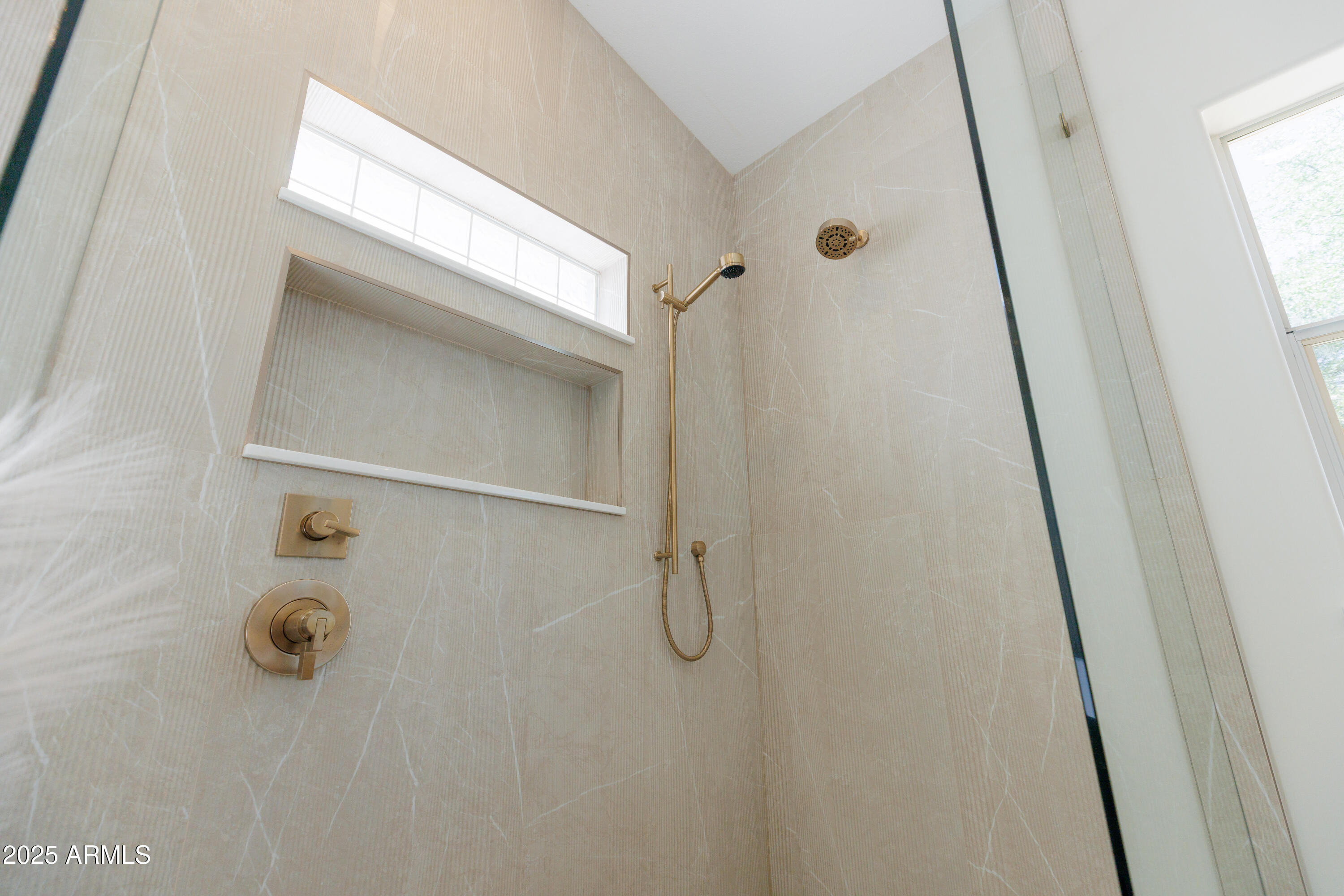 8850 N VALLEY OAK Drive