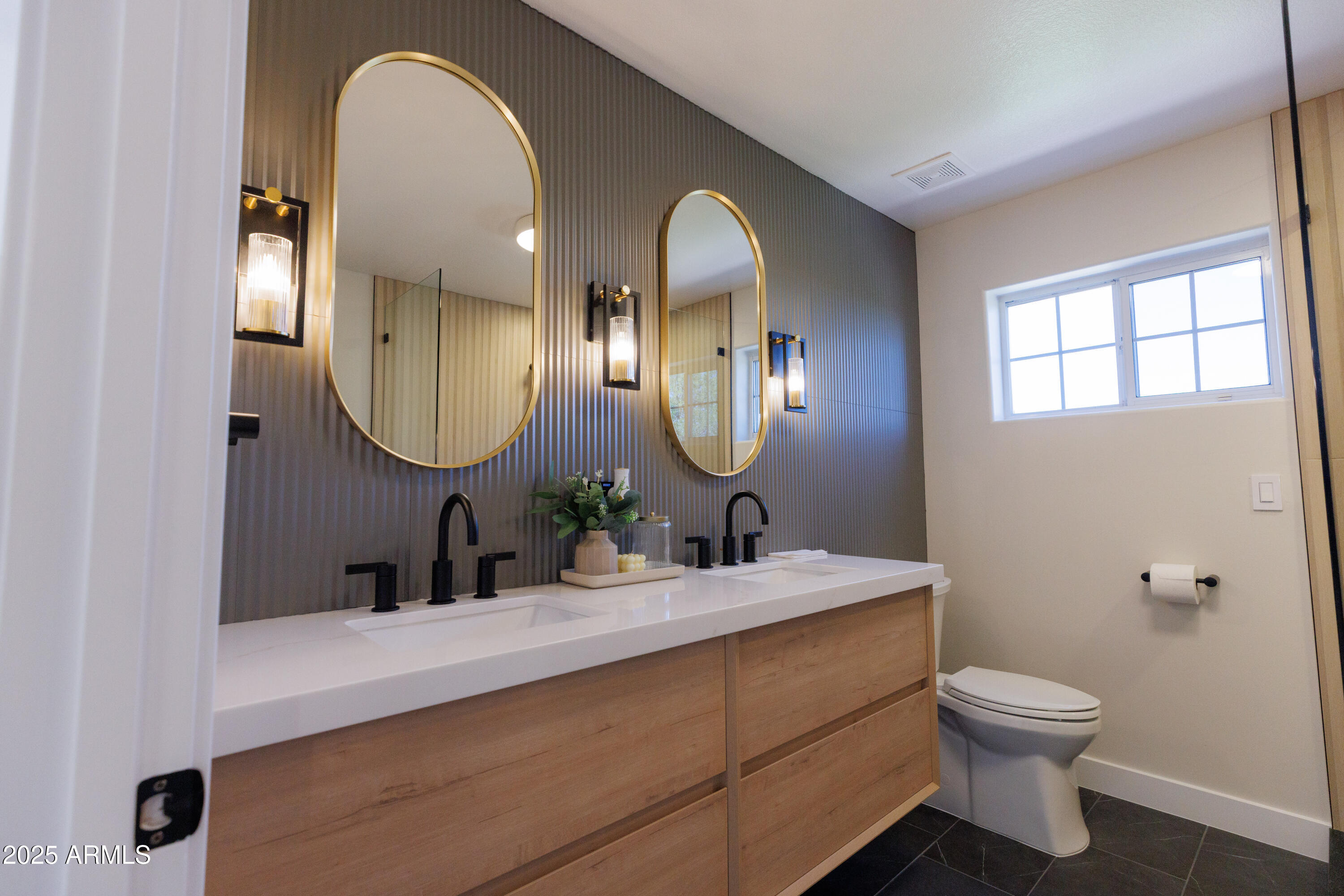 8850 N VALLEY OAK Drive