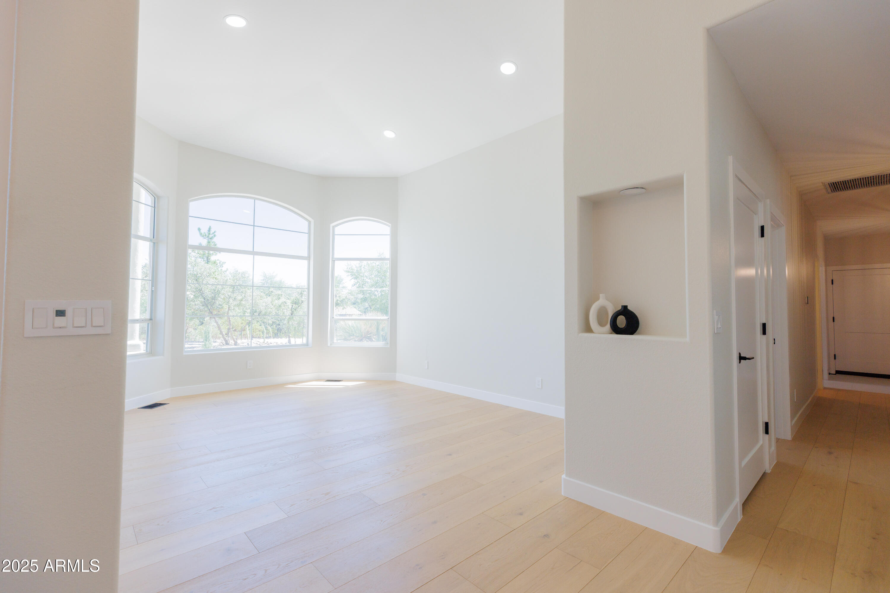 8850 N VALLEY OAK Drive