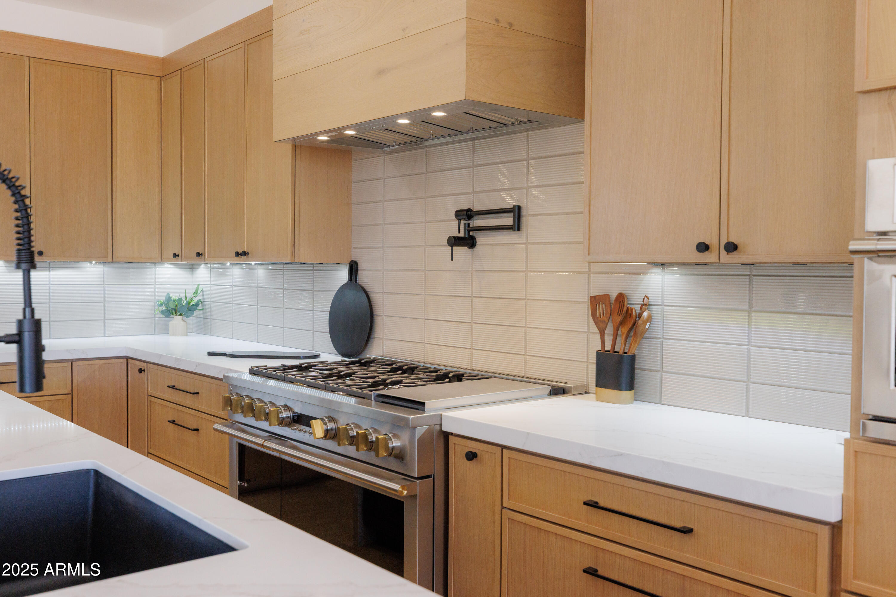 8850 N VALLEY OAK Drive