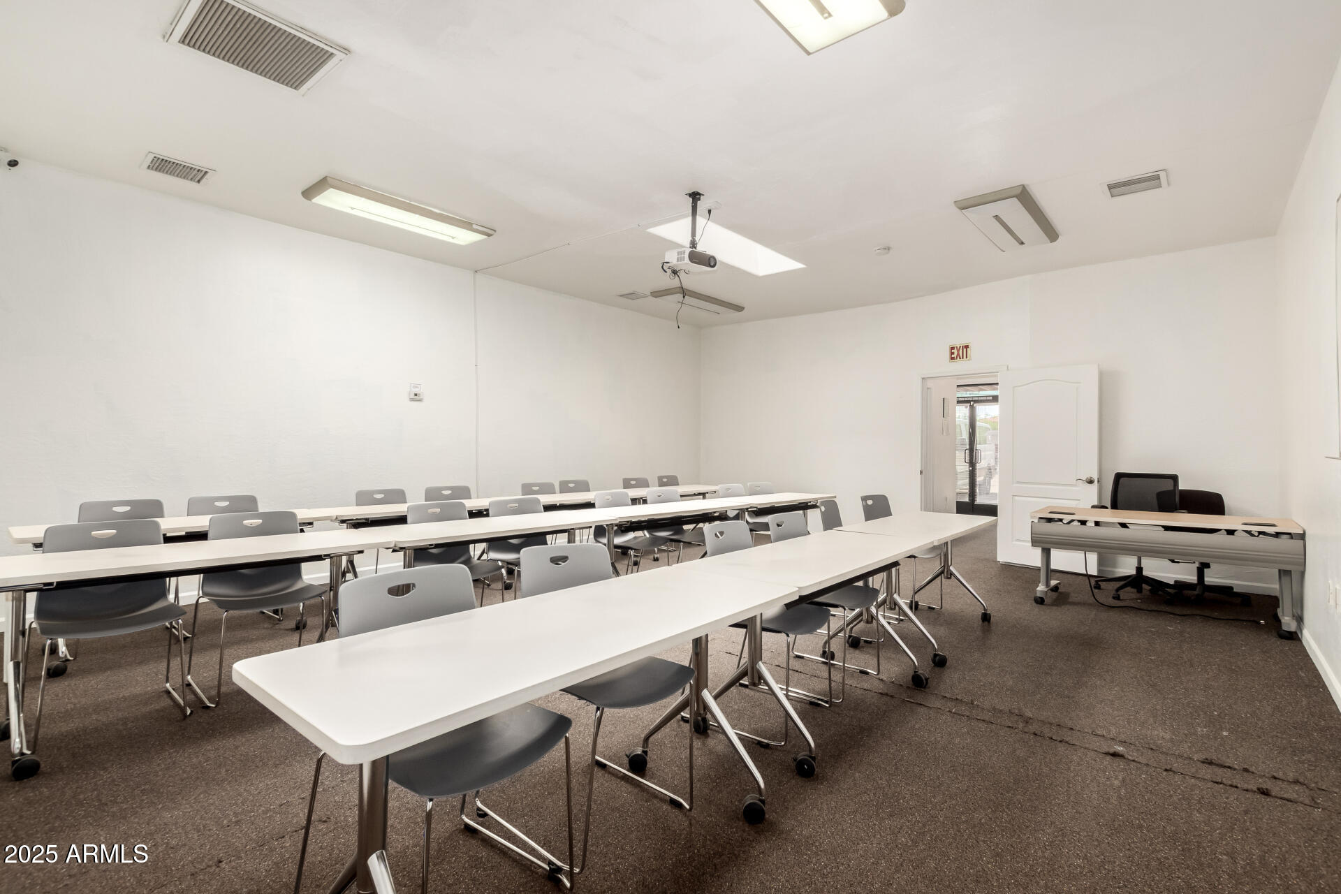 201 E COTTONWOOD Lane