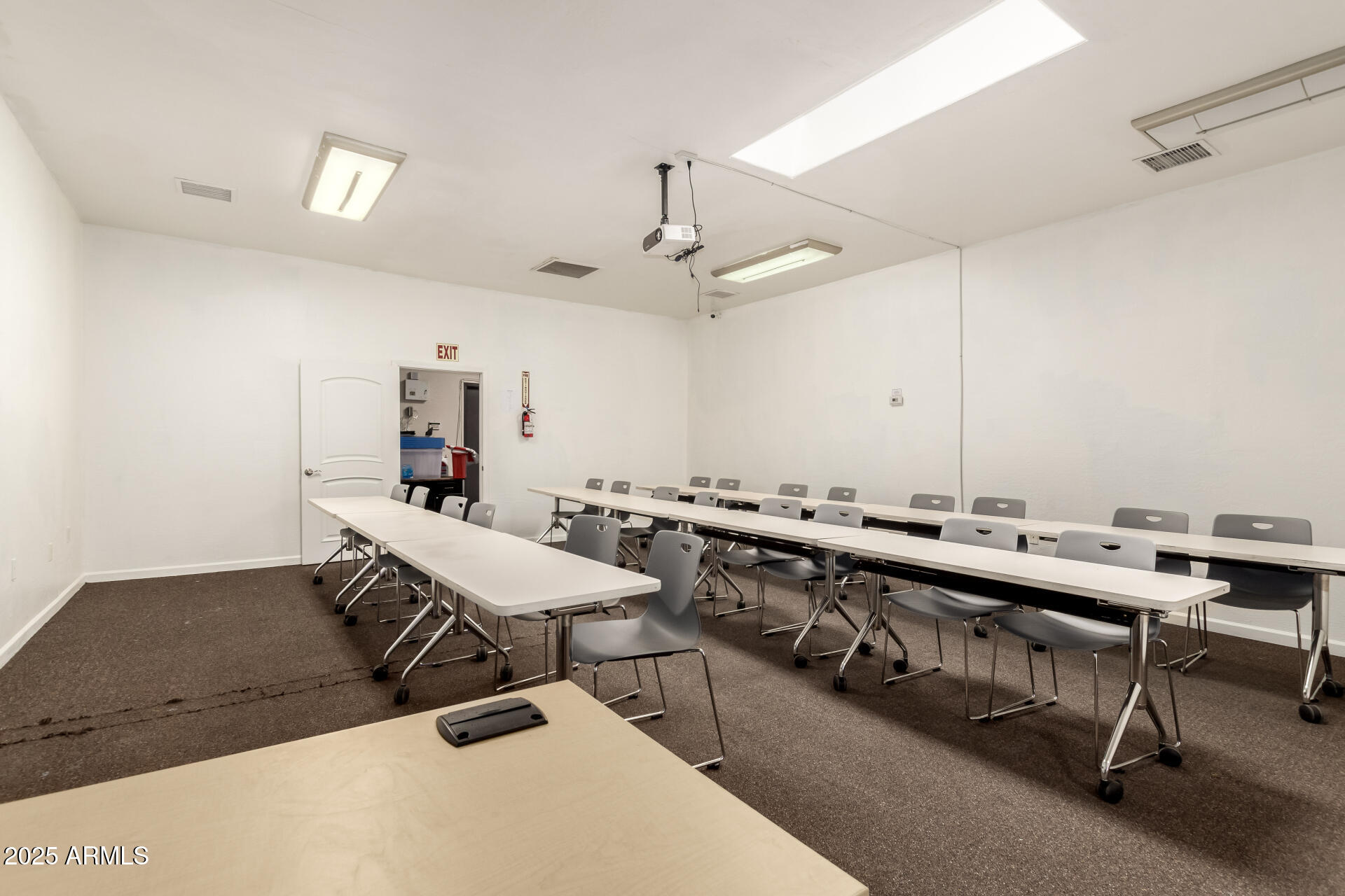 201 E COTTONWOOD Lane