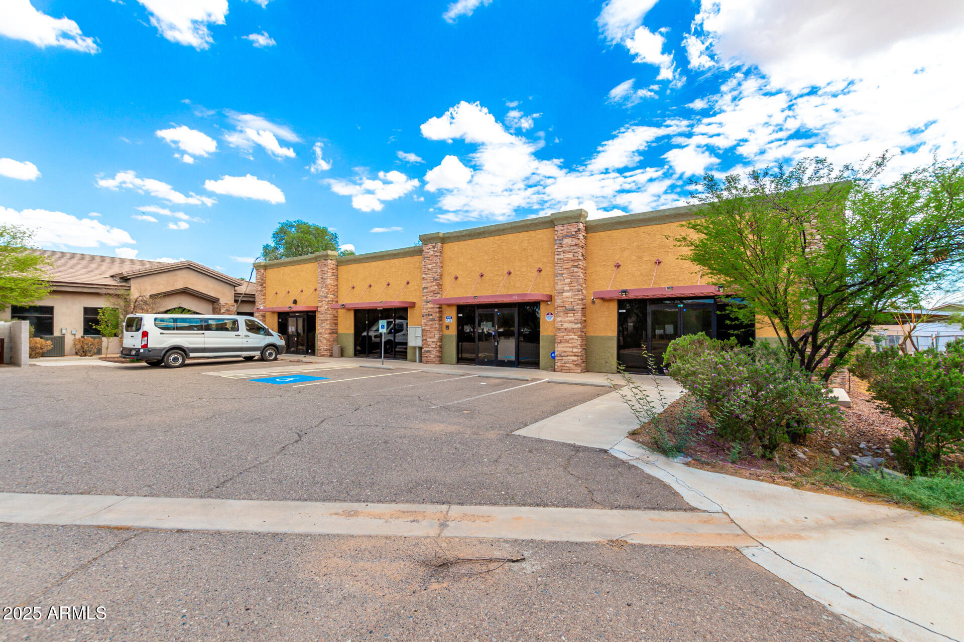 201 E COTTONWOOD Lane