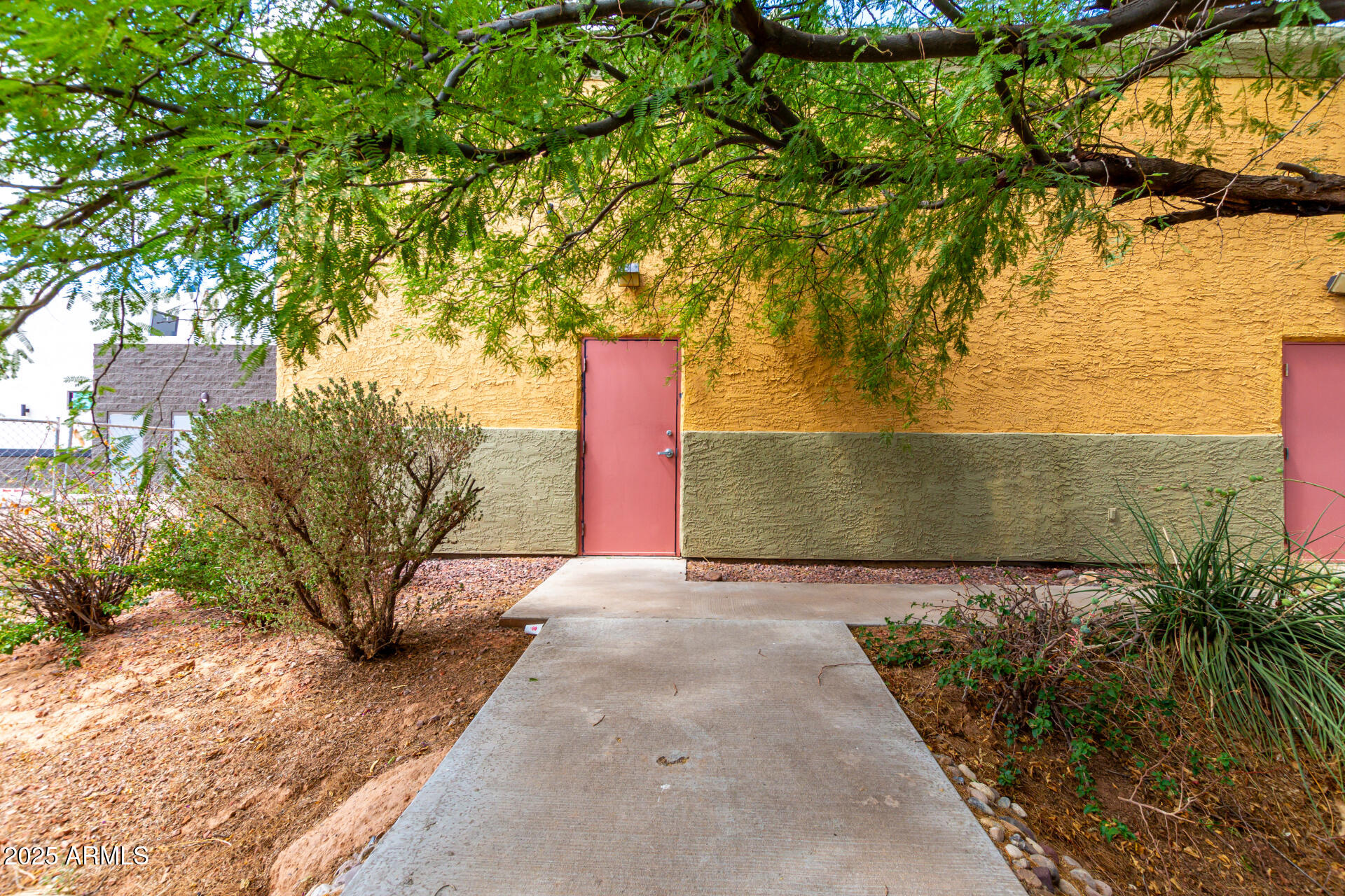 201 E COTTONWOOD Lane