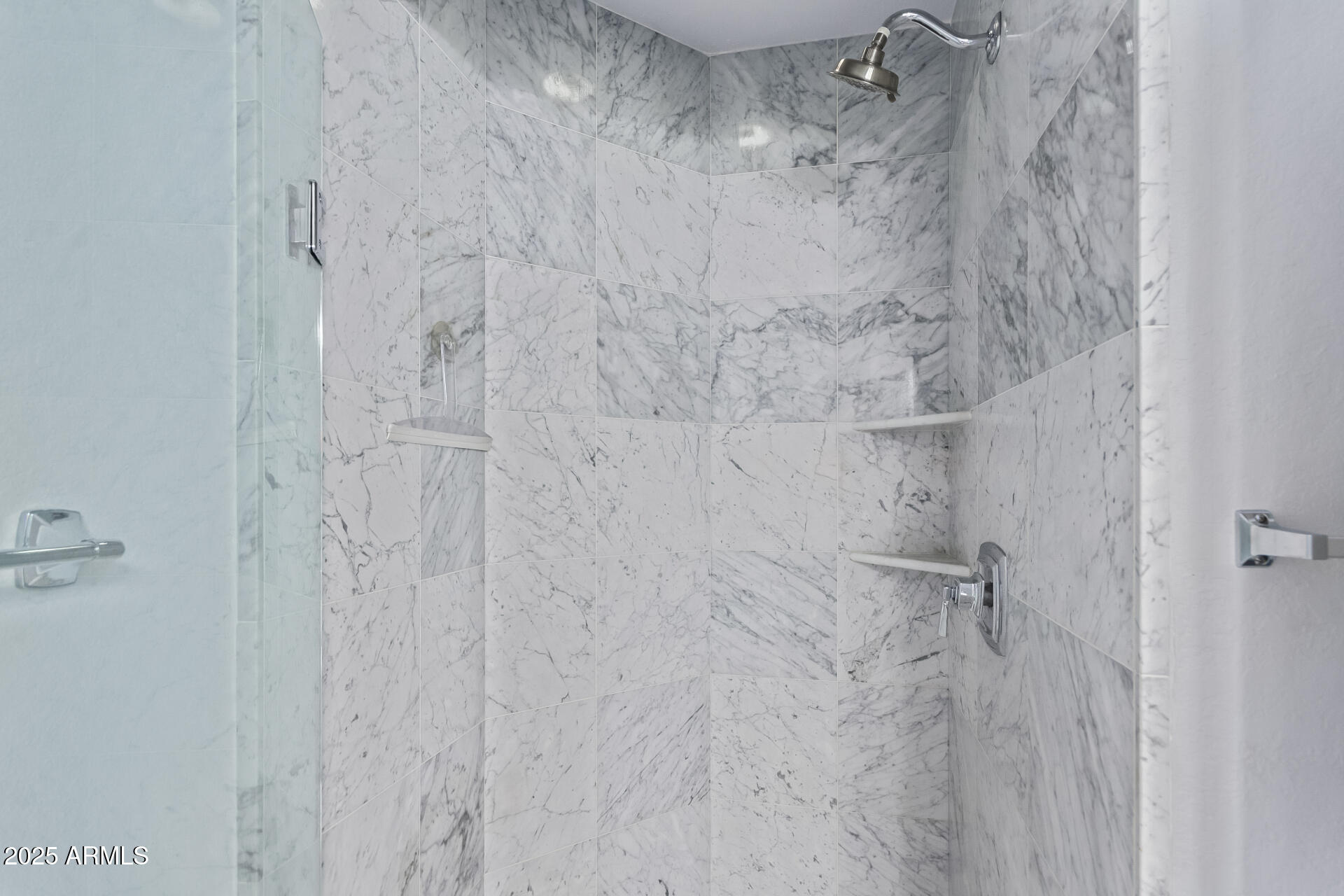 10015 E MOUNTAIN VIEW Road, 2034