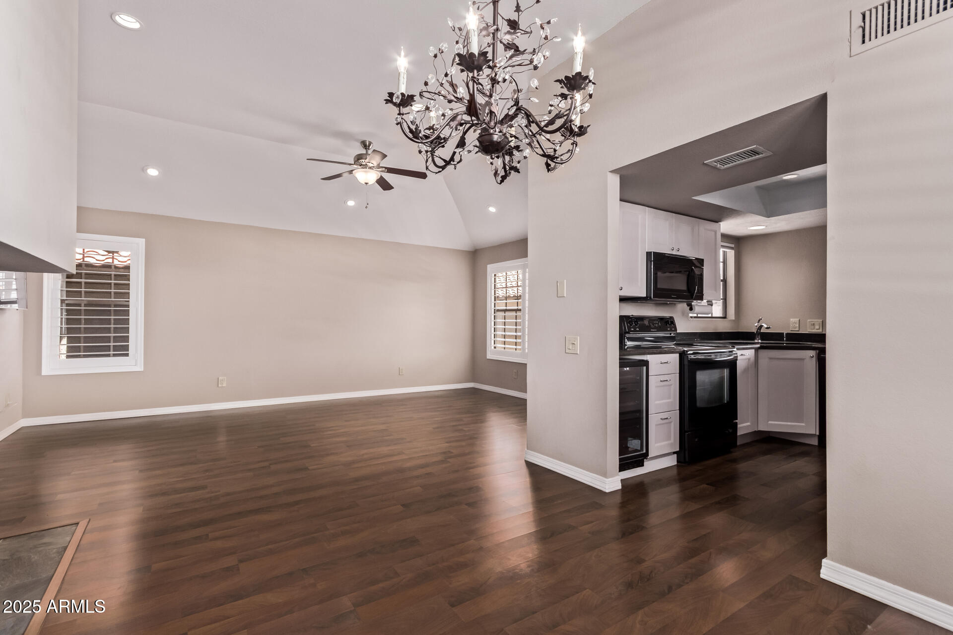 10015 E MOUNTAIN VIEW Road, 2034