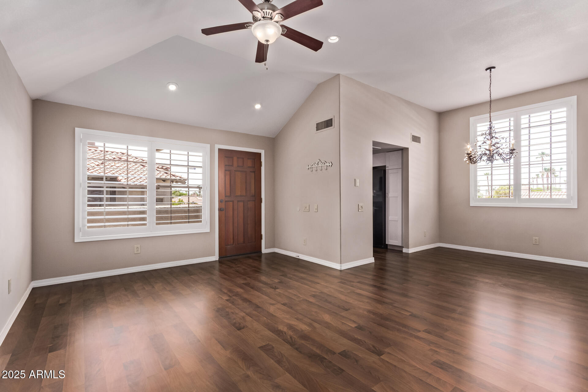 10015 E MOUNTAIN VIEW Road, 2034