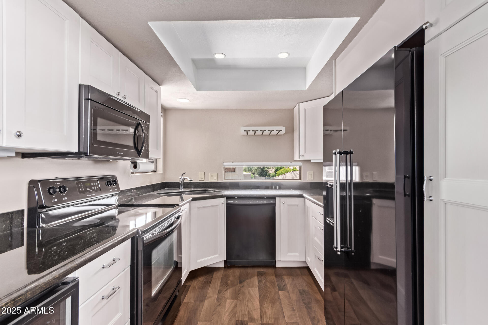 10015 E MOUNTAIN VIEW Road, 2034