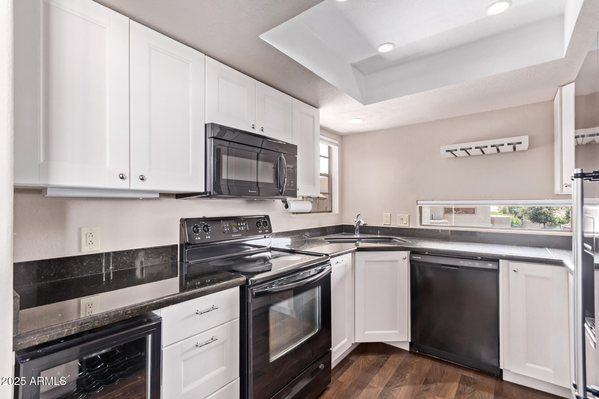 10015 E MOUNTAIN VIEW Road, 2034