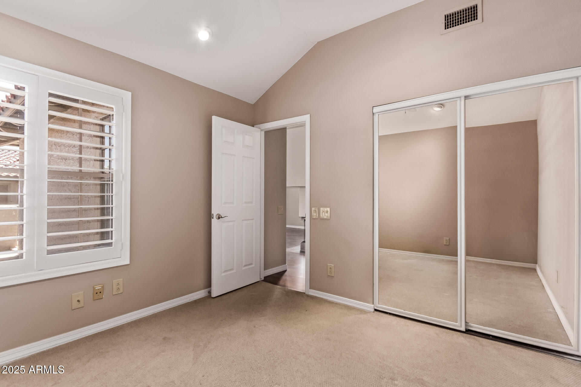 10015 E MOUNTAIN VIEW Road, 2034