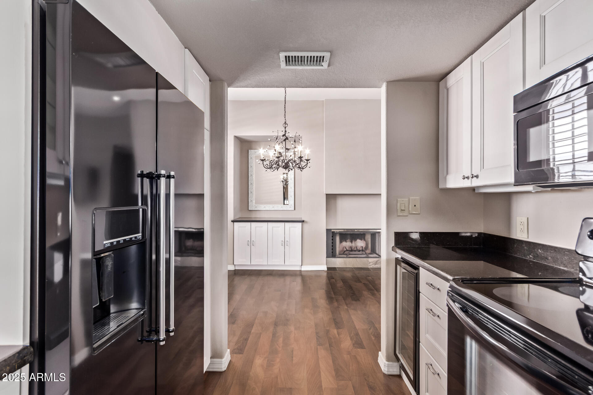 10015 E MOUNTAIN VIEW Road, 2034