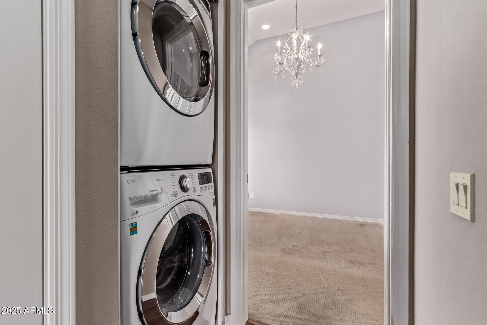 10015 E MOUNTAIN VIEW Road, 2034