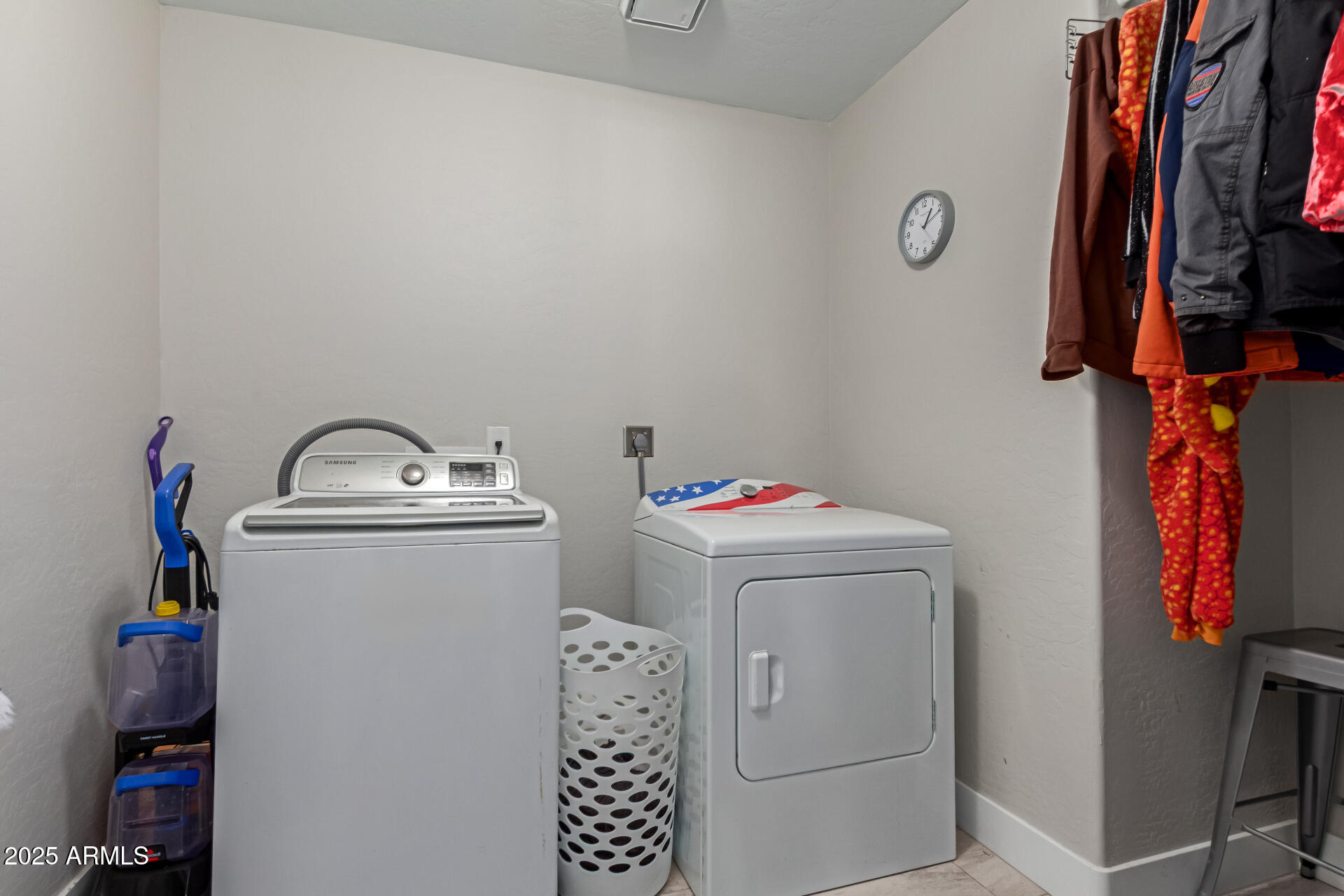 1022 N BLACKBIRD Drive