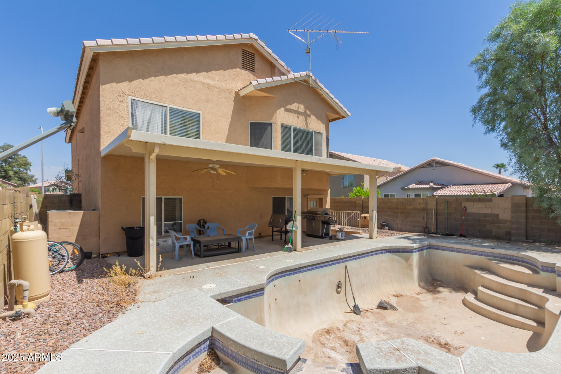 1022 N BLACKBIRD Drive