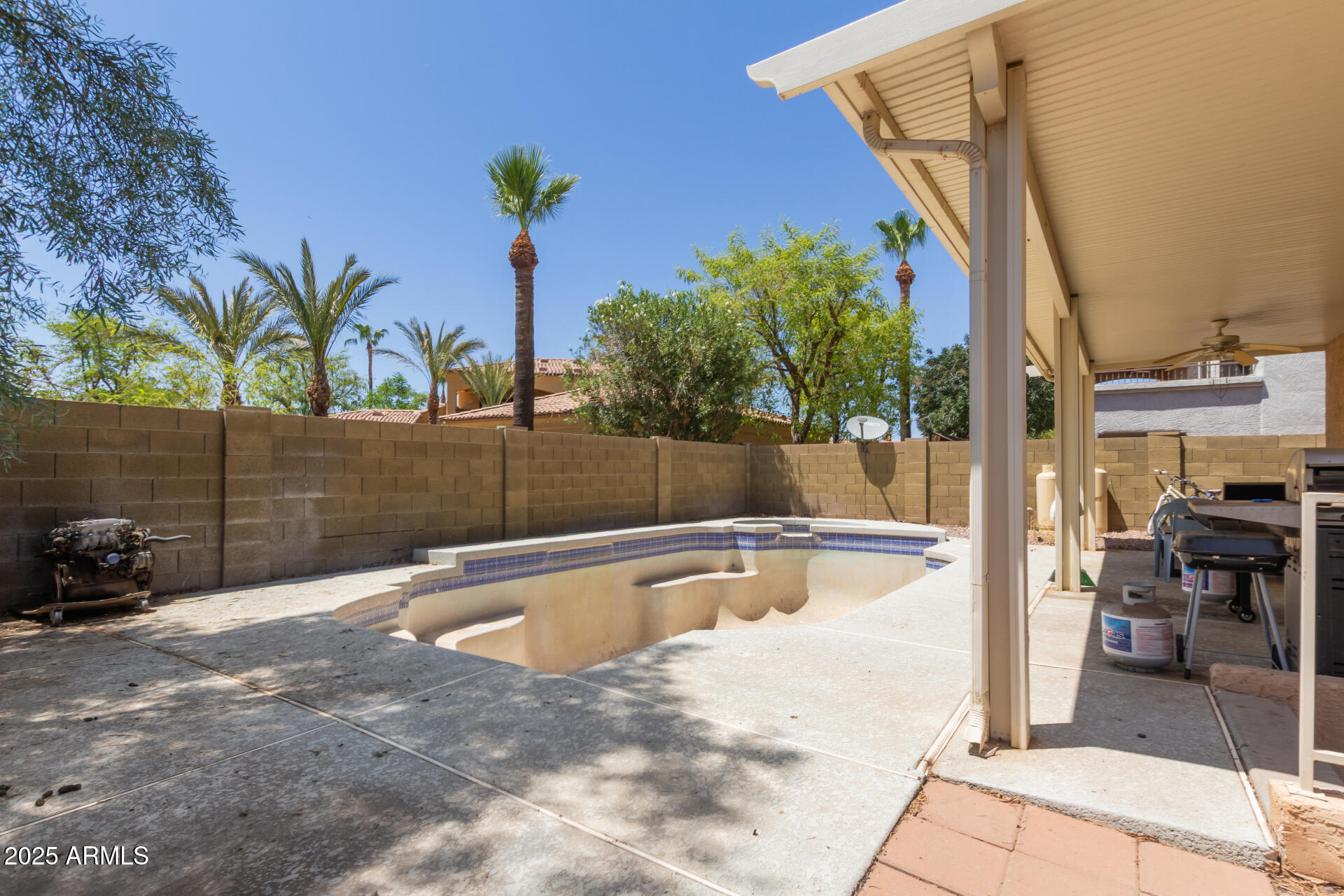 1022 N BLACKBIRD Drive