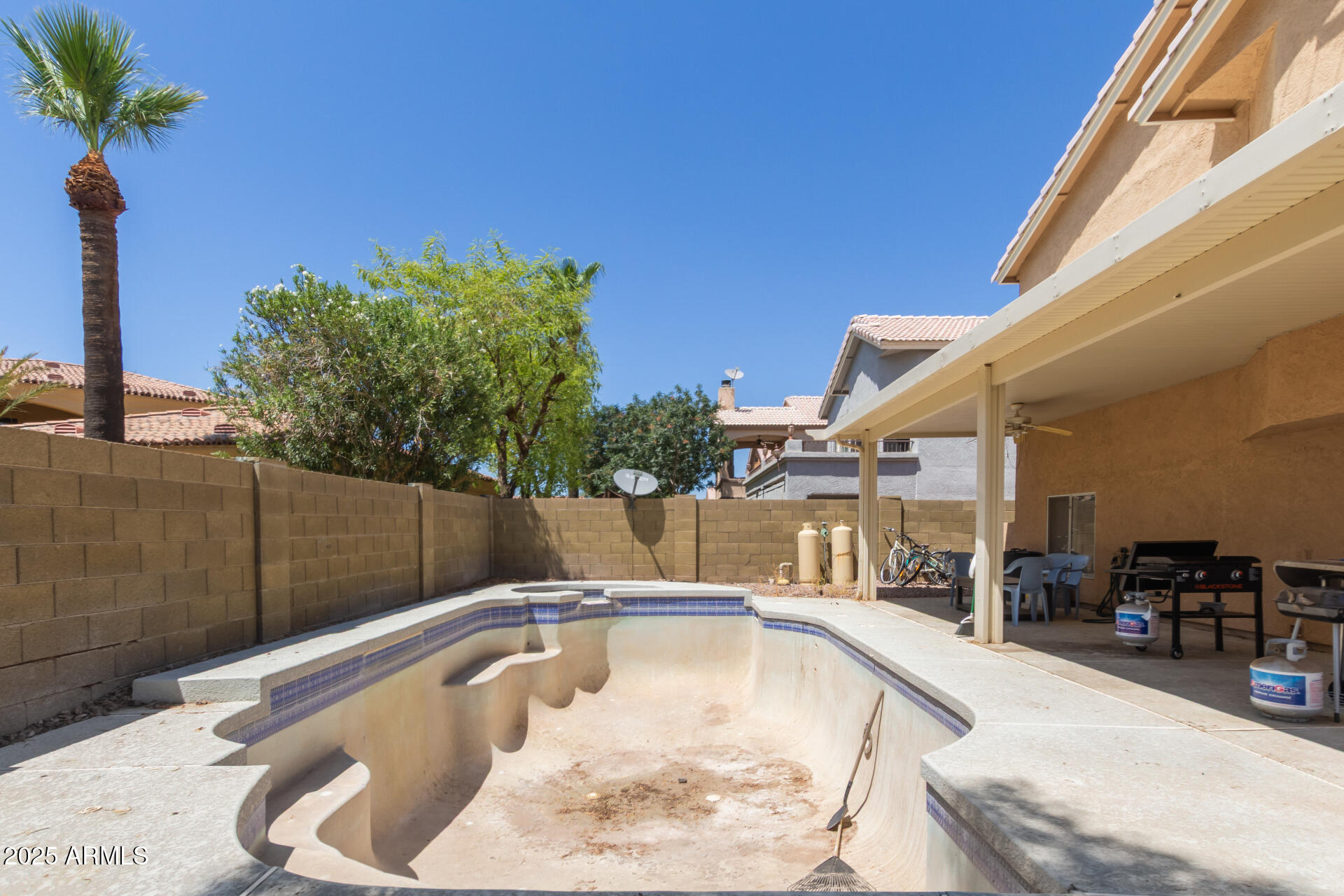 1022 N BLACKBIRD Drive