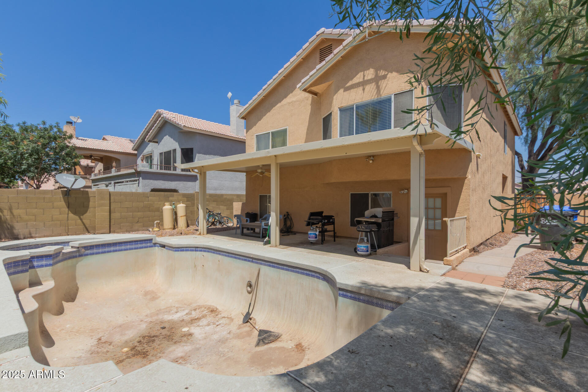 1022 N BLACKBIRD Drive