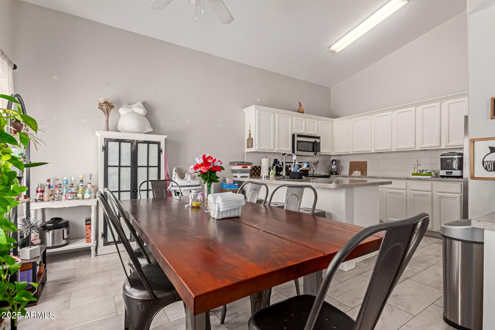 1022 N BLACKBIRD Drive